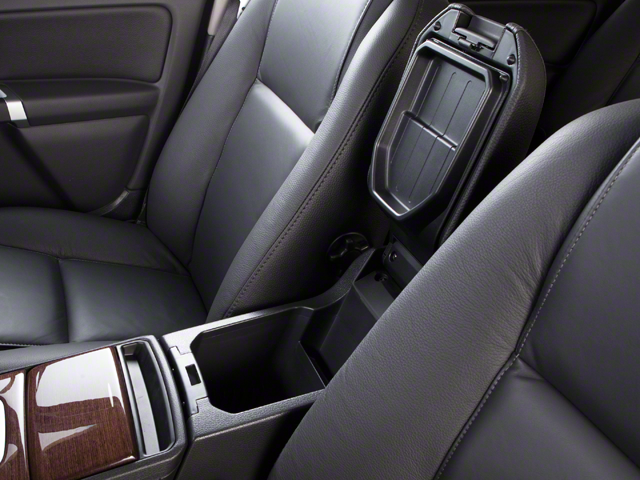 2011 Volvo XC90 3.2 W/ LEATHER & REAR PARK ASSIST