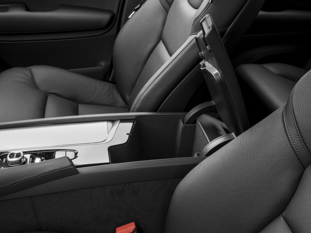 2018 Volvo XC90 T5 Momentum