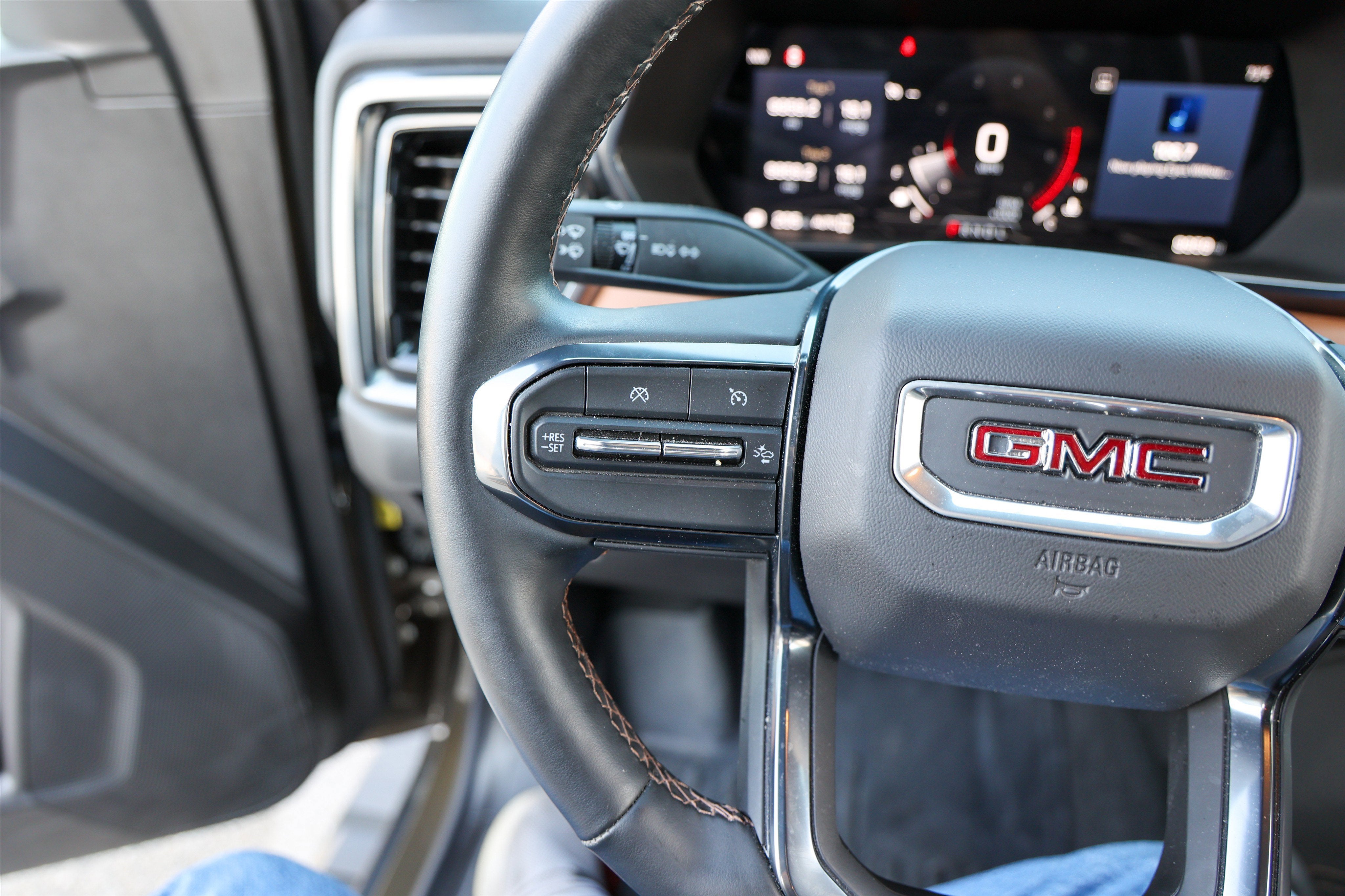 2025 GMC Canyon 4WD AT4