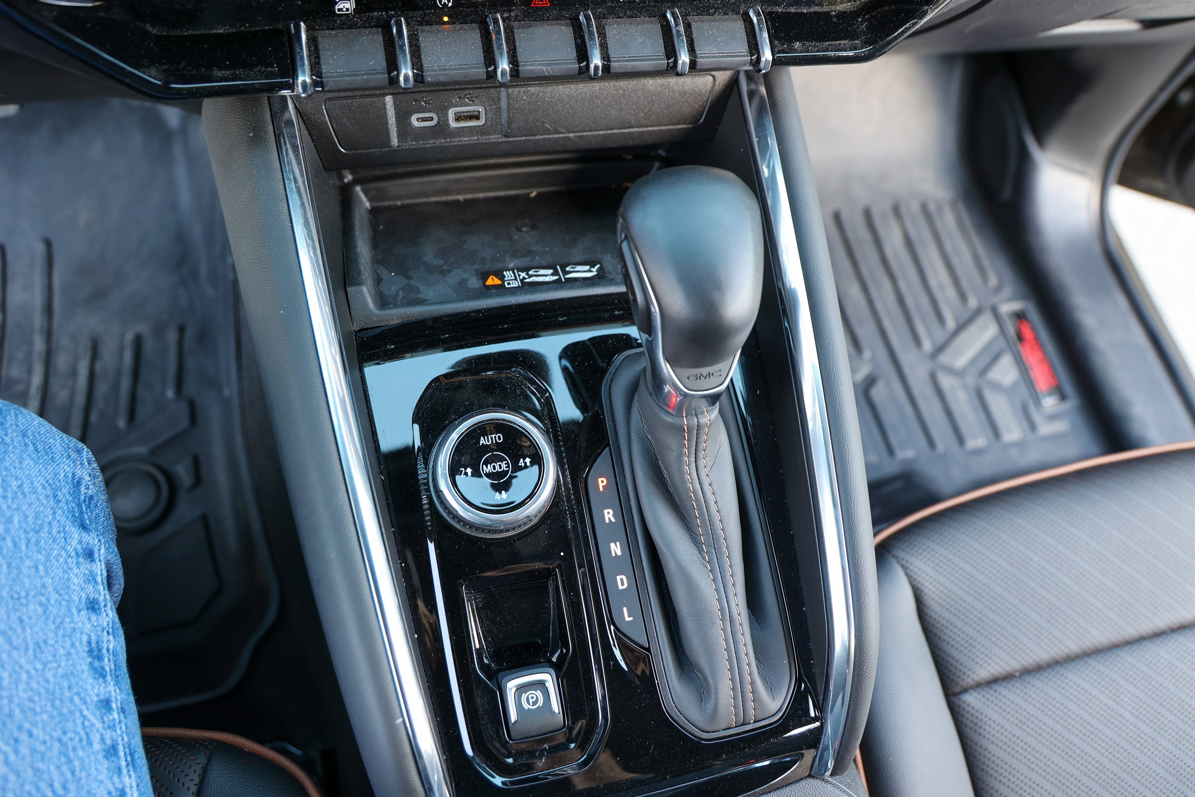 2025 GMC Canyon 4WD AT4