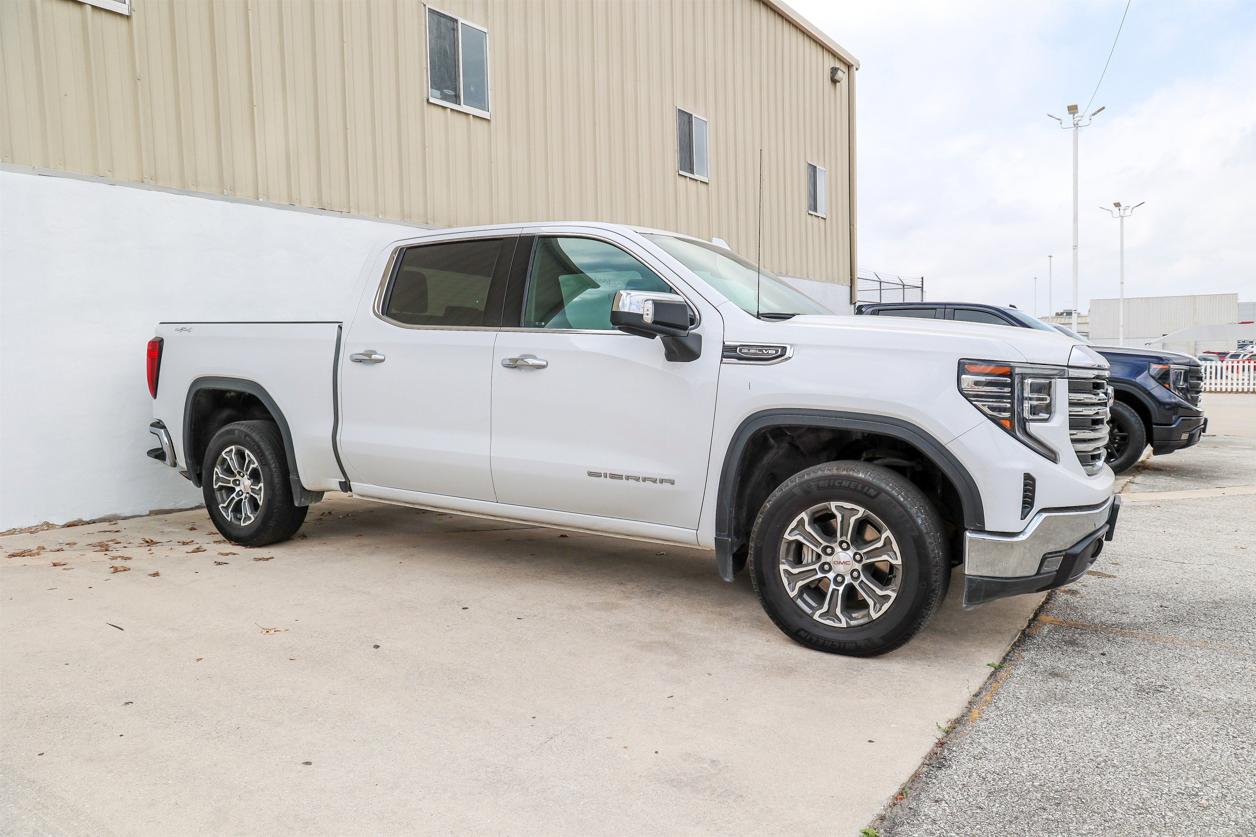 2025 GMC Sierra SLT