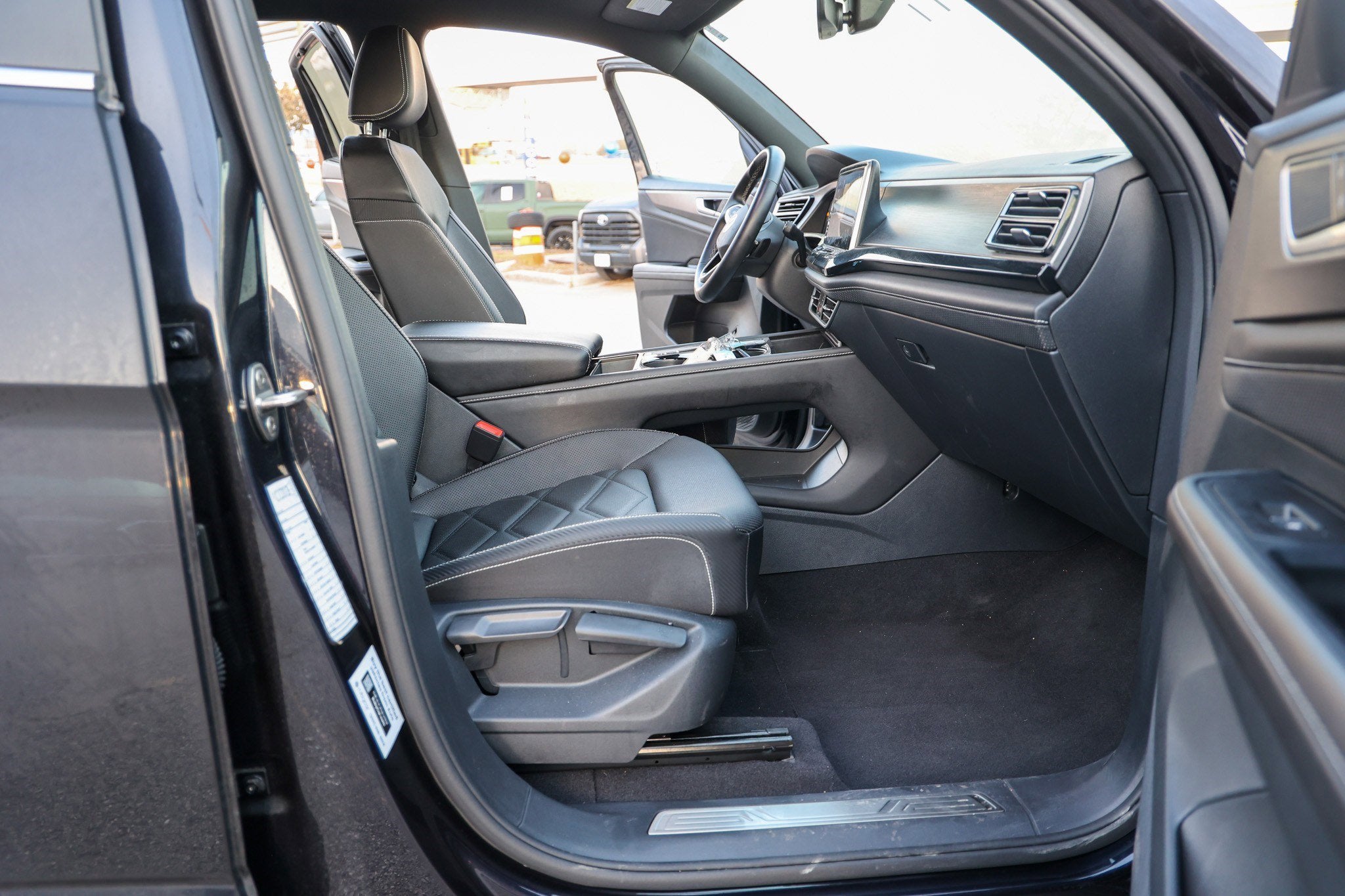 2025 Volkswagen Atlas Cross Sport 2.0T SE w/Technology