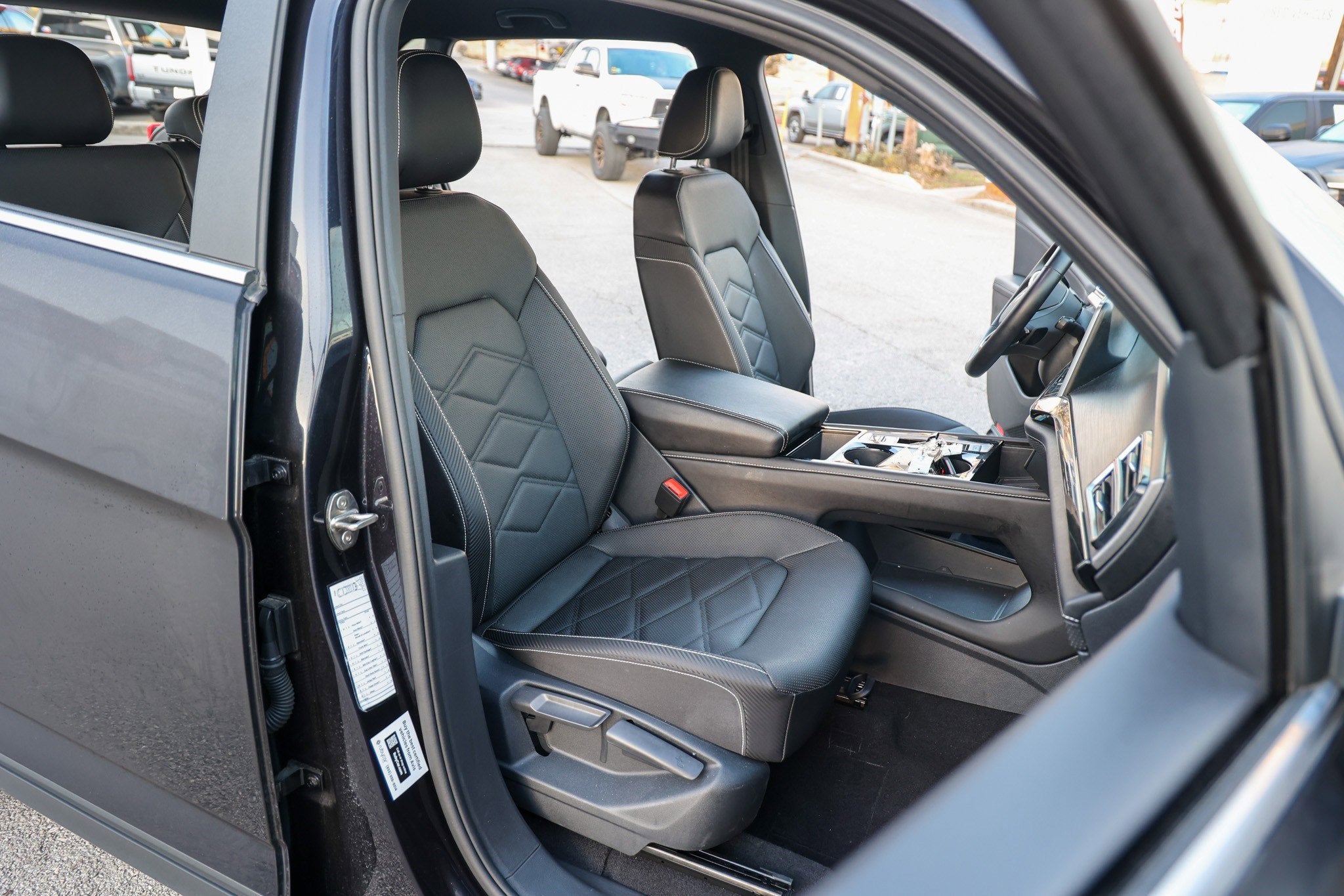 2025 Volkswagen Atlas Cross Sport 2.0T SE w/Technology