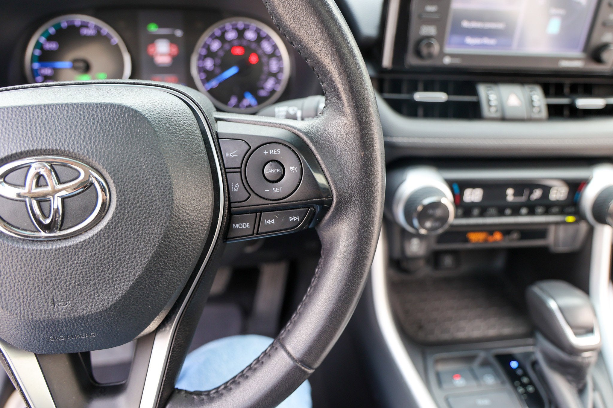 2022 Toyota RAV4 HYBRID Hybrid XLE Premium