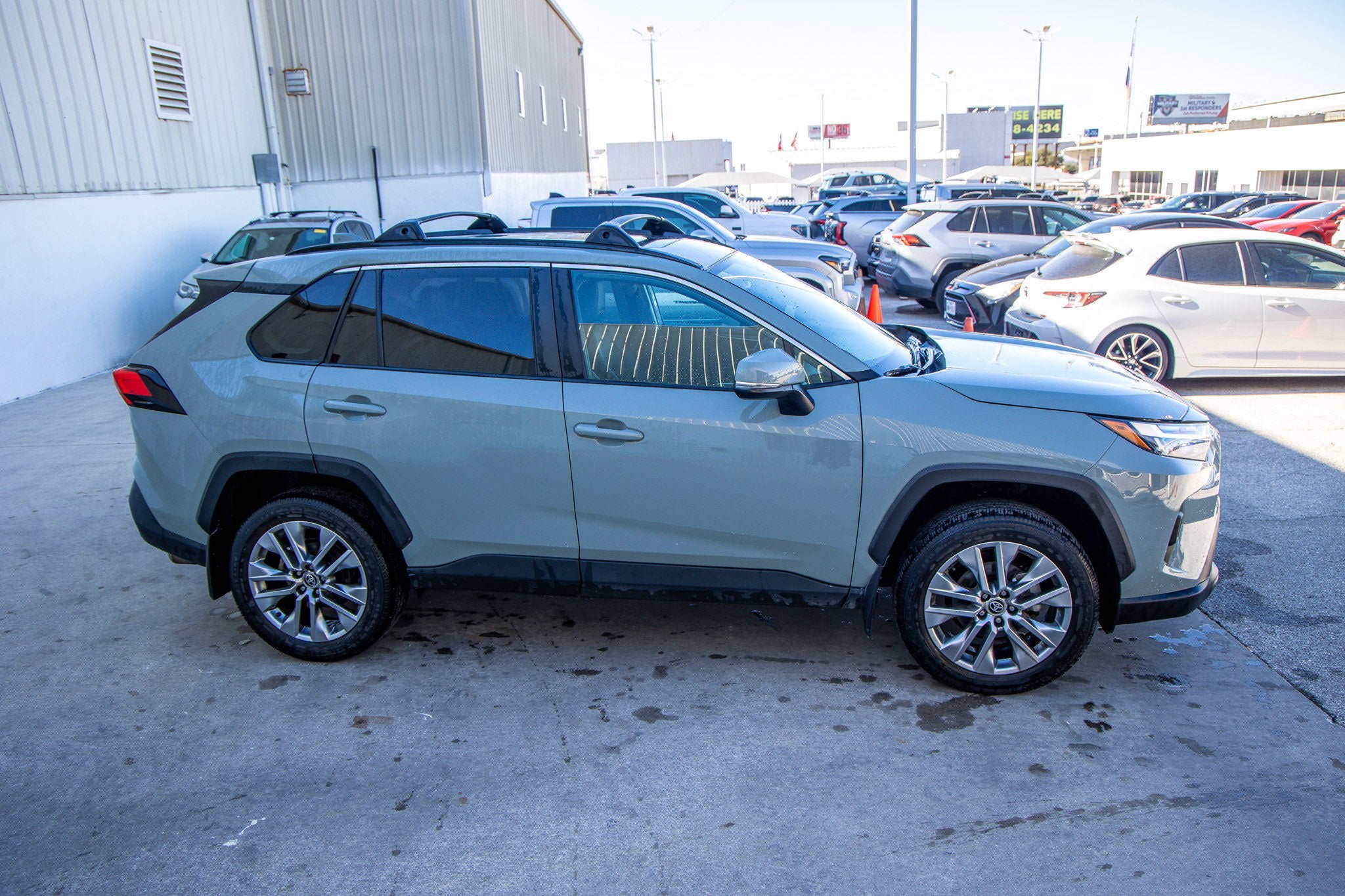 2023 Toyota RAV4 XLE Premium