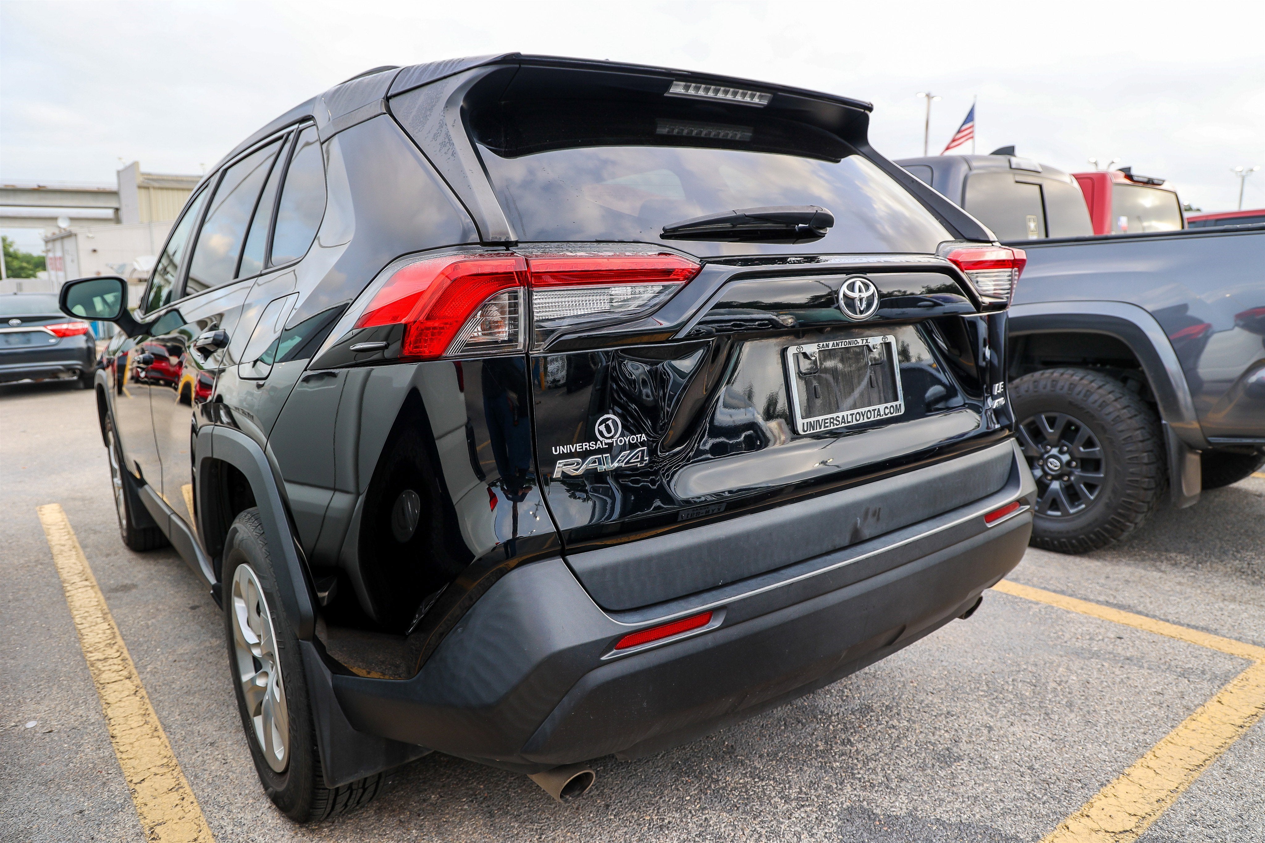 2020 Toyota RAV4 LE