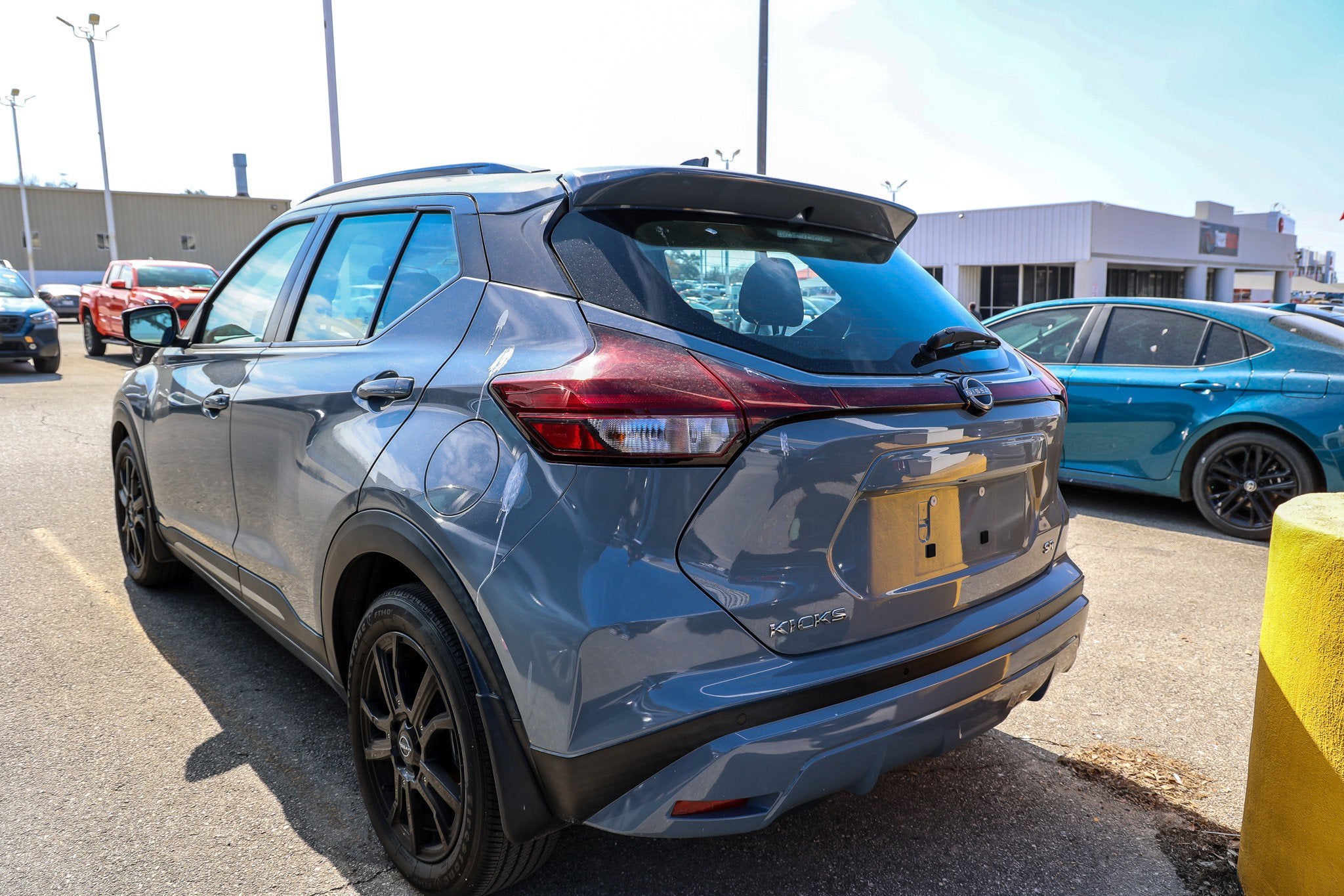 2022 Nissan Kicks SR