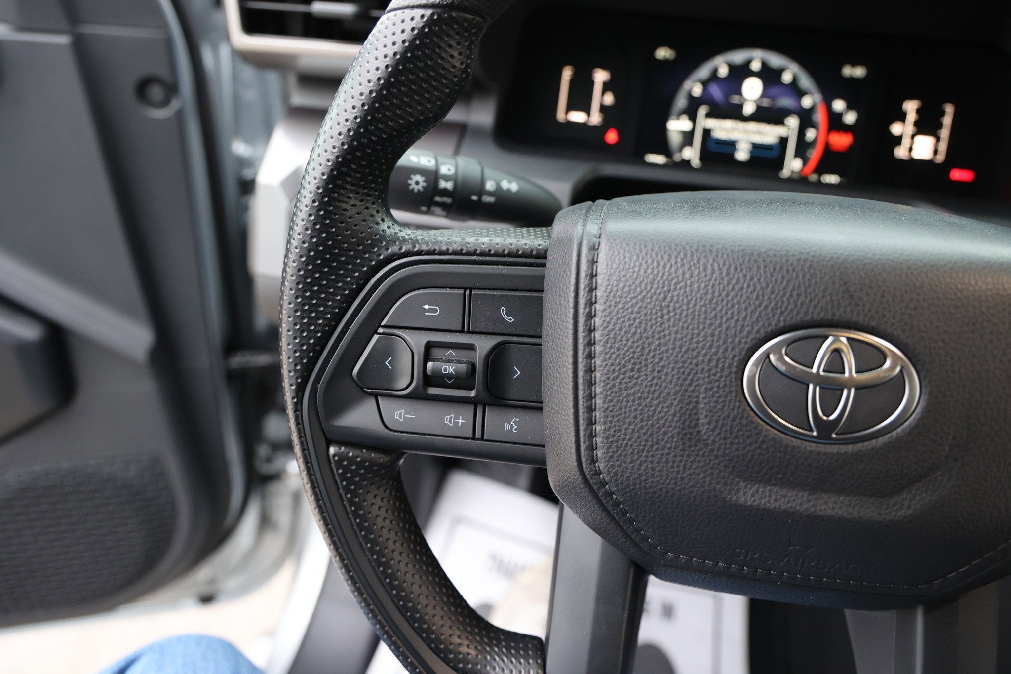 2025 Toyota TACOMA SR5 SR5