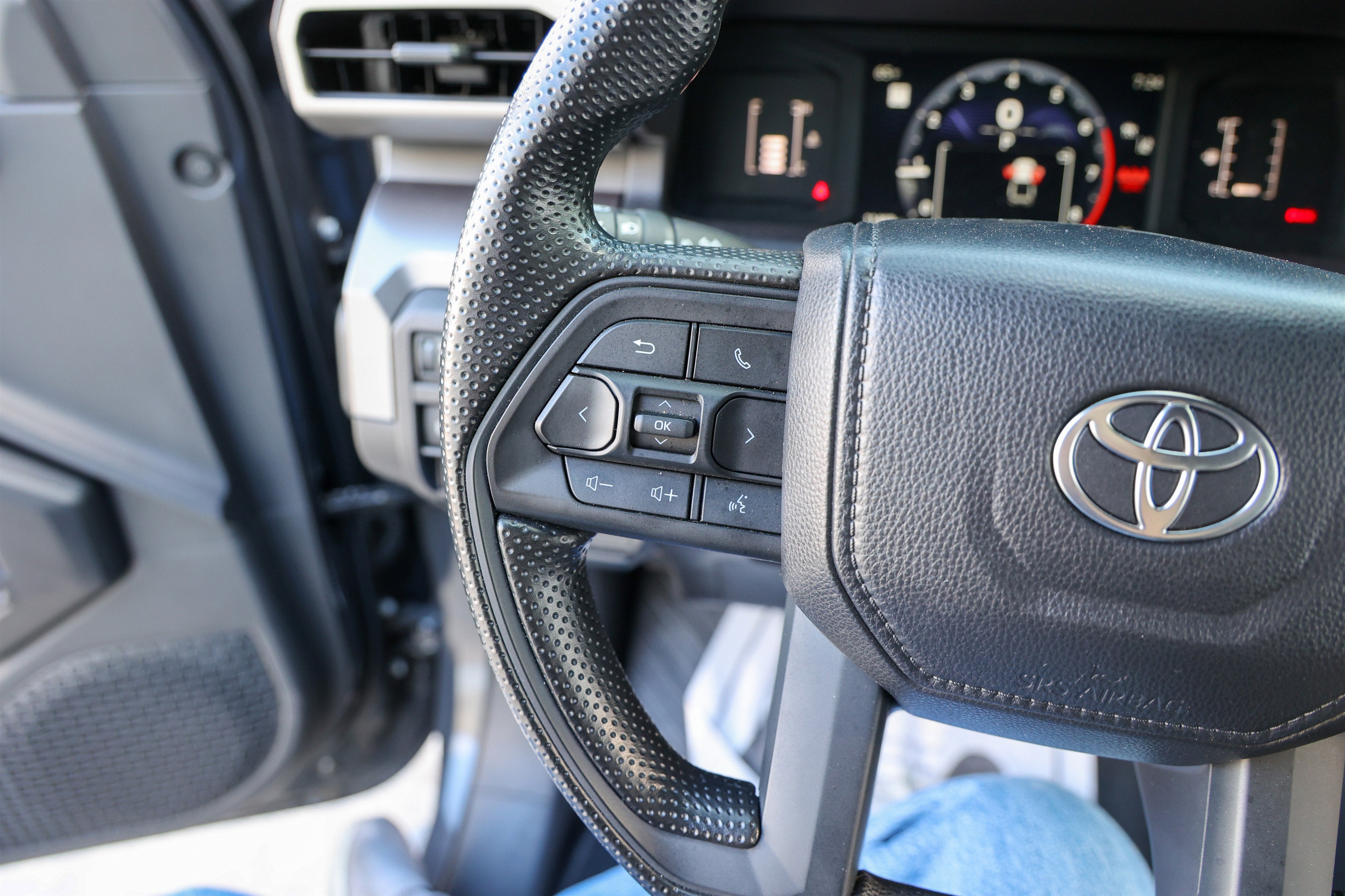 2025 Toyota TACOMA SR5 SR5