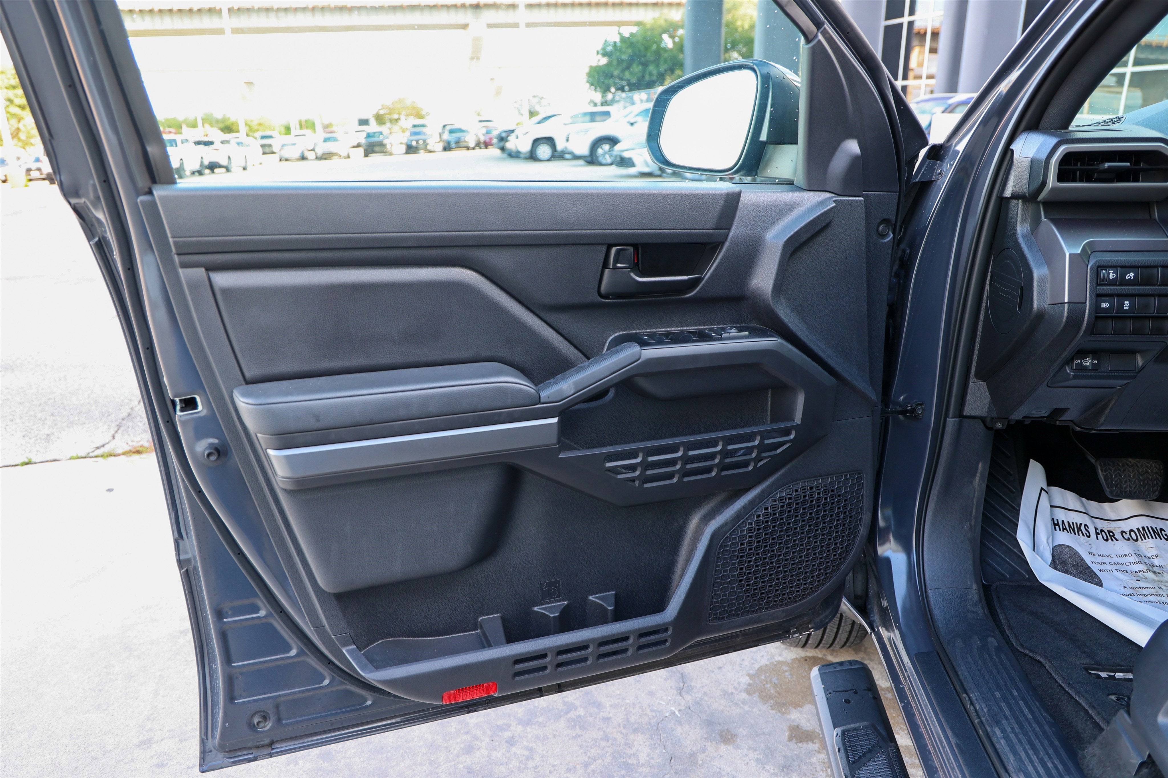 2025 Toyota TACOMA SR5 SR5