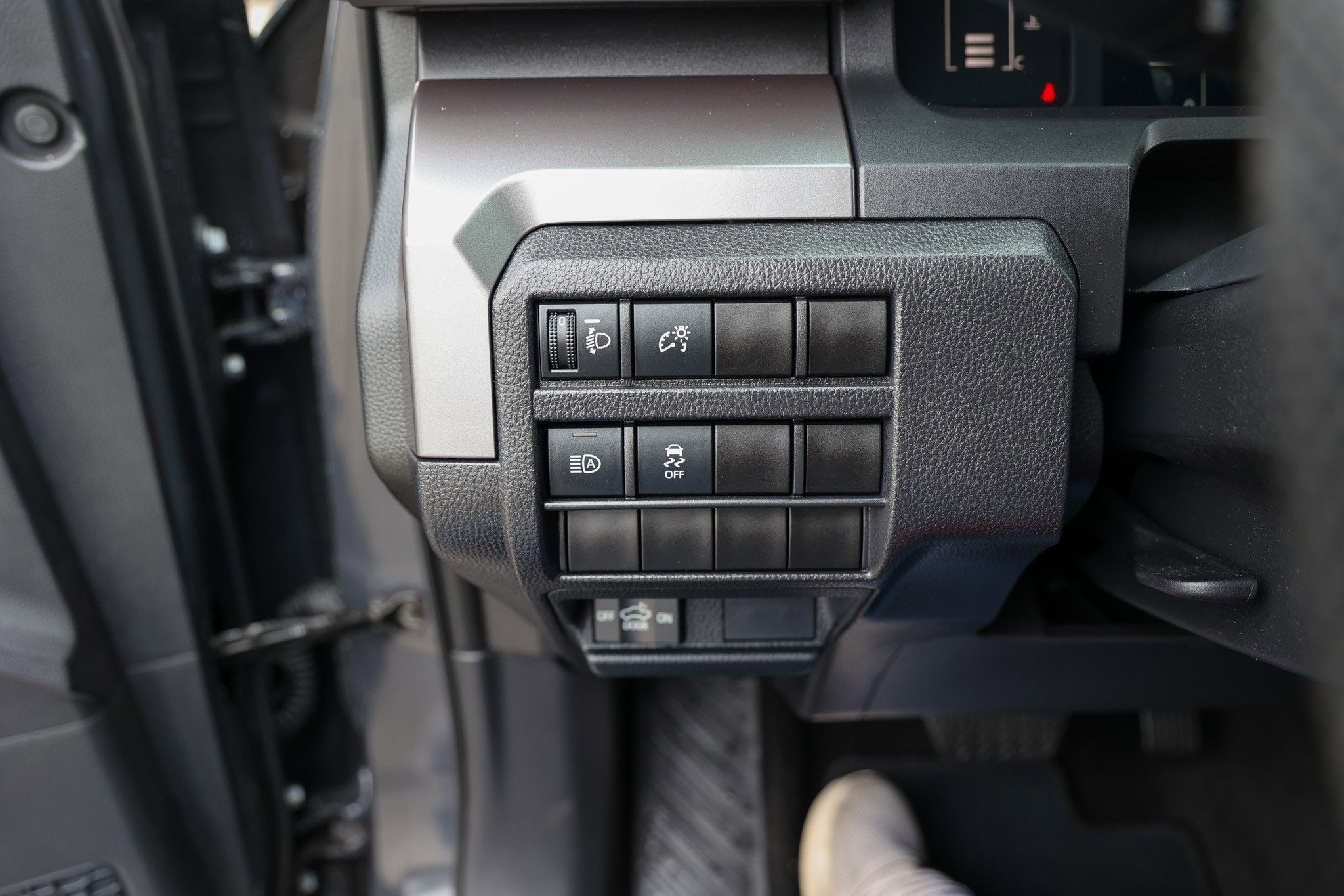 2025 Toyota TACOMA SR5 SR5