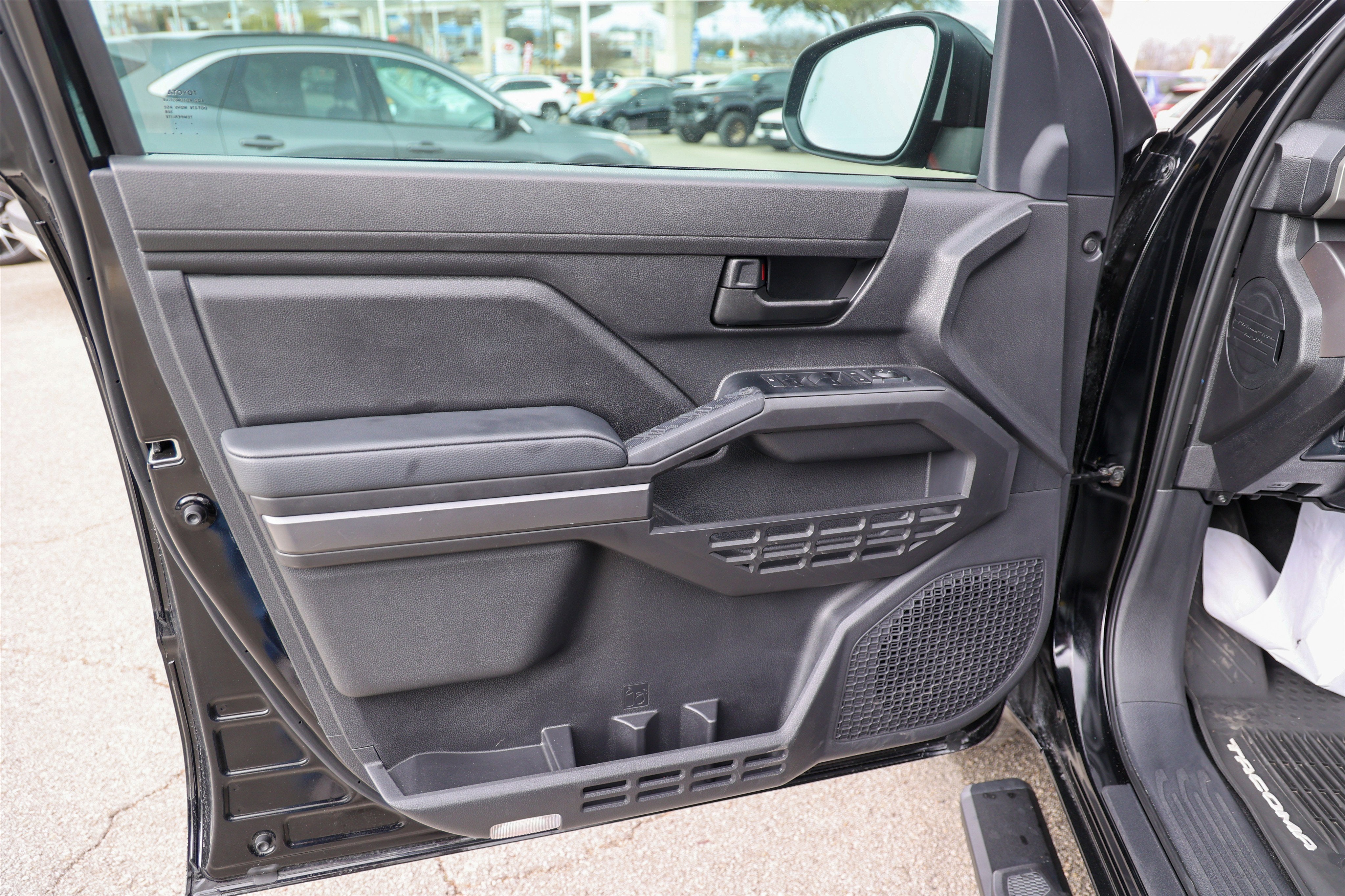 2025 Toyota TACOMA SR5 SR5