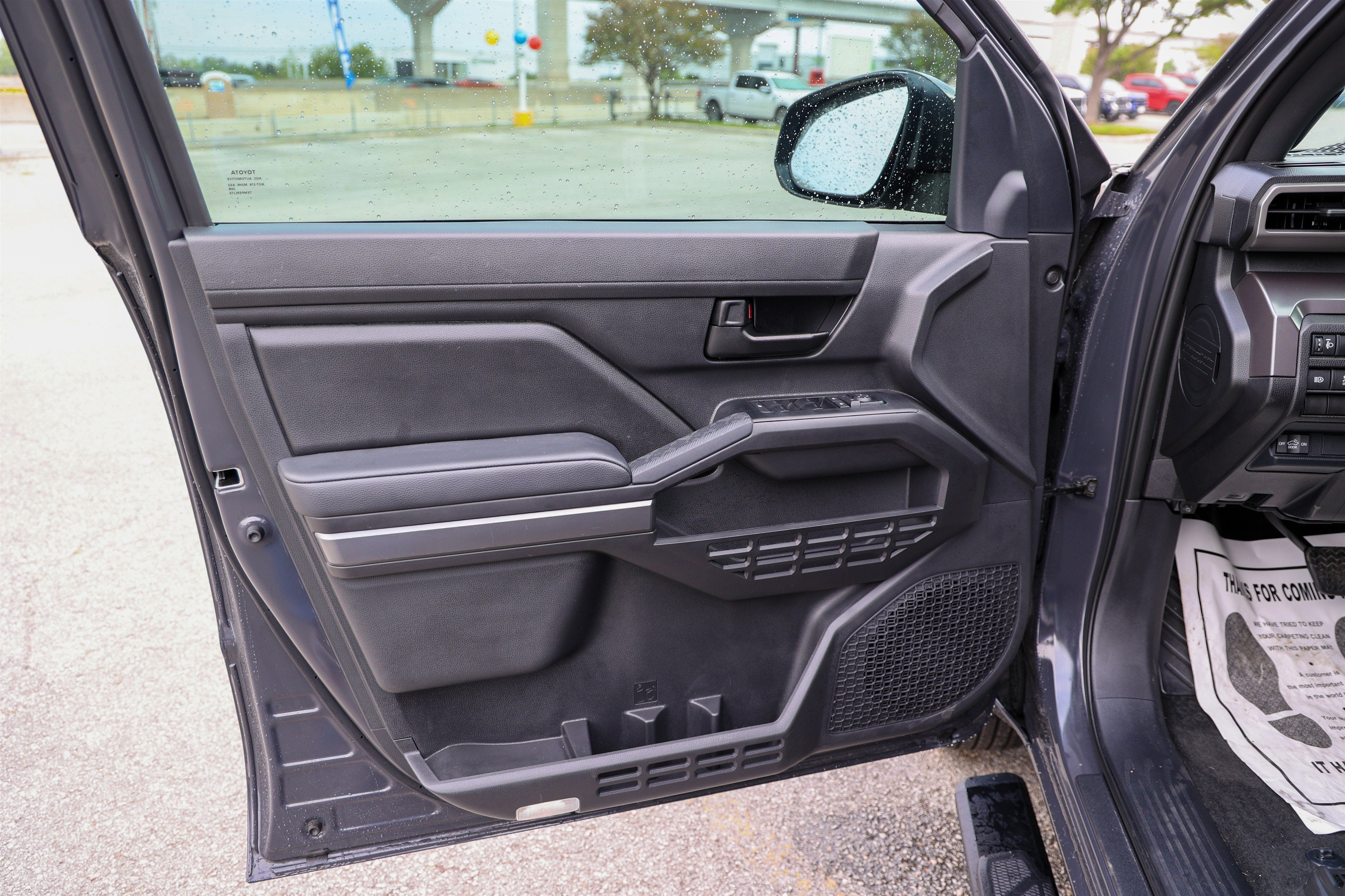 2025 Toyota TACOMA SR5 SR5