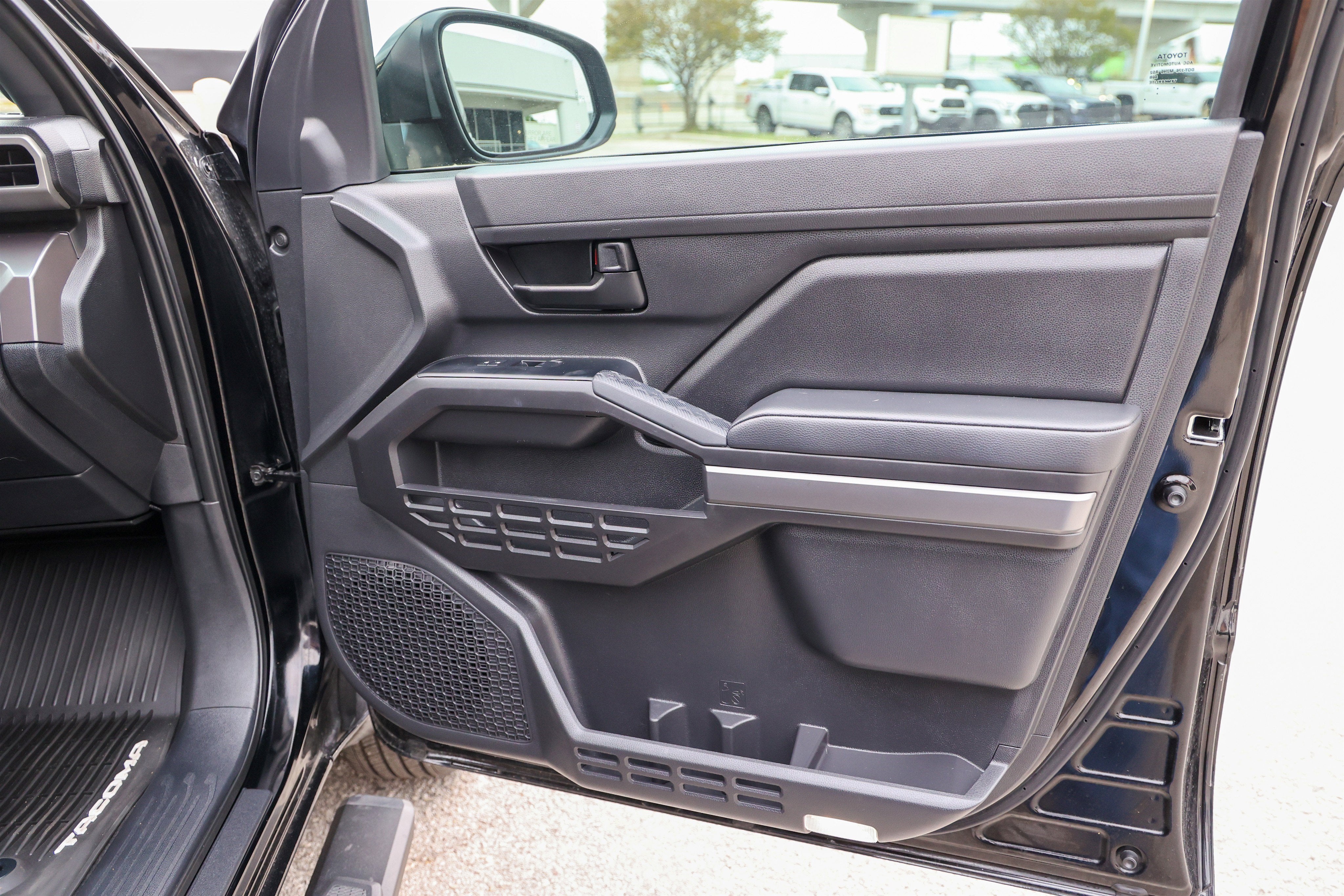 2025 Toyota TACOMA SR5 SR5