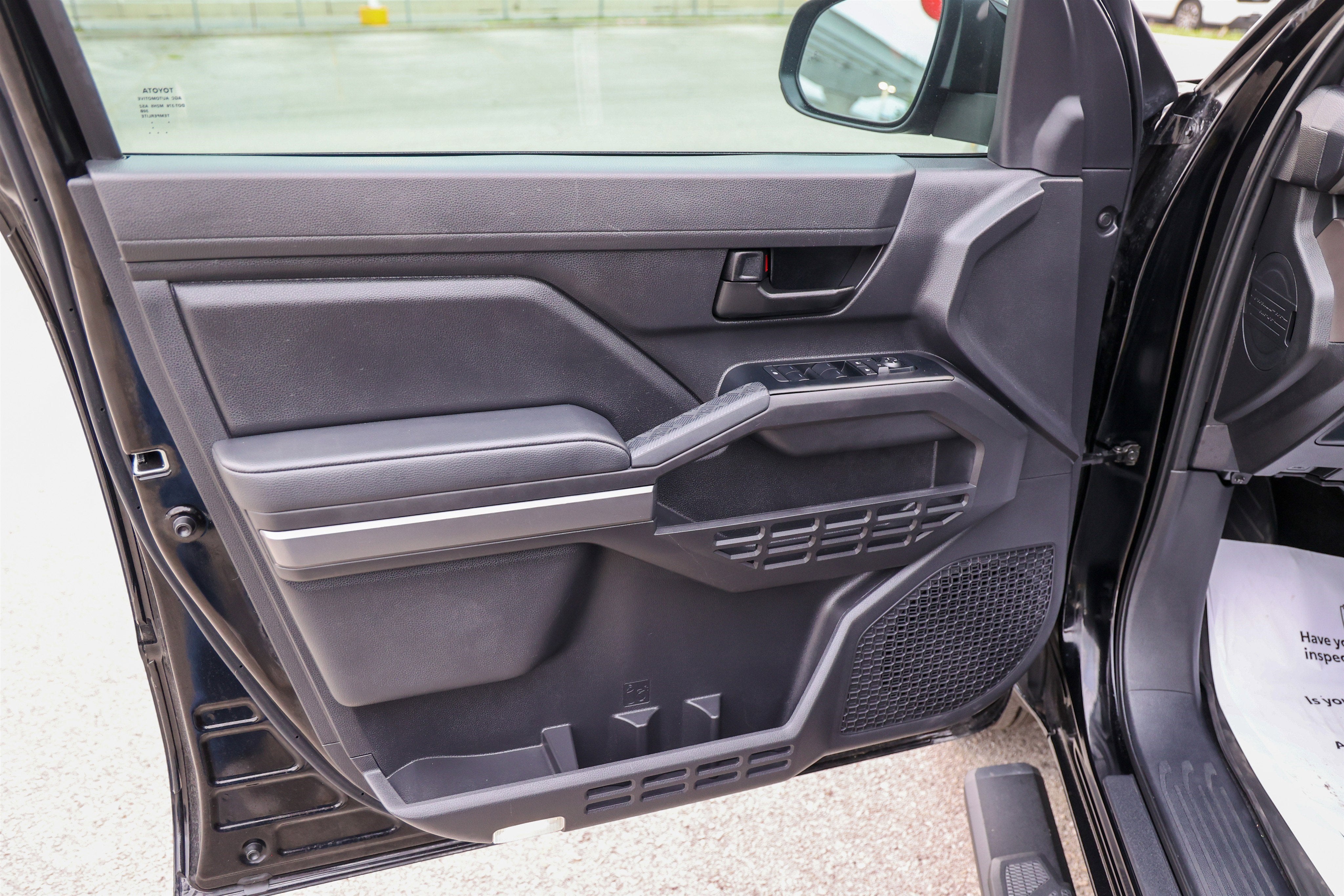 2025 Toyota TACOMA SR5 SR5