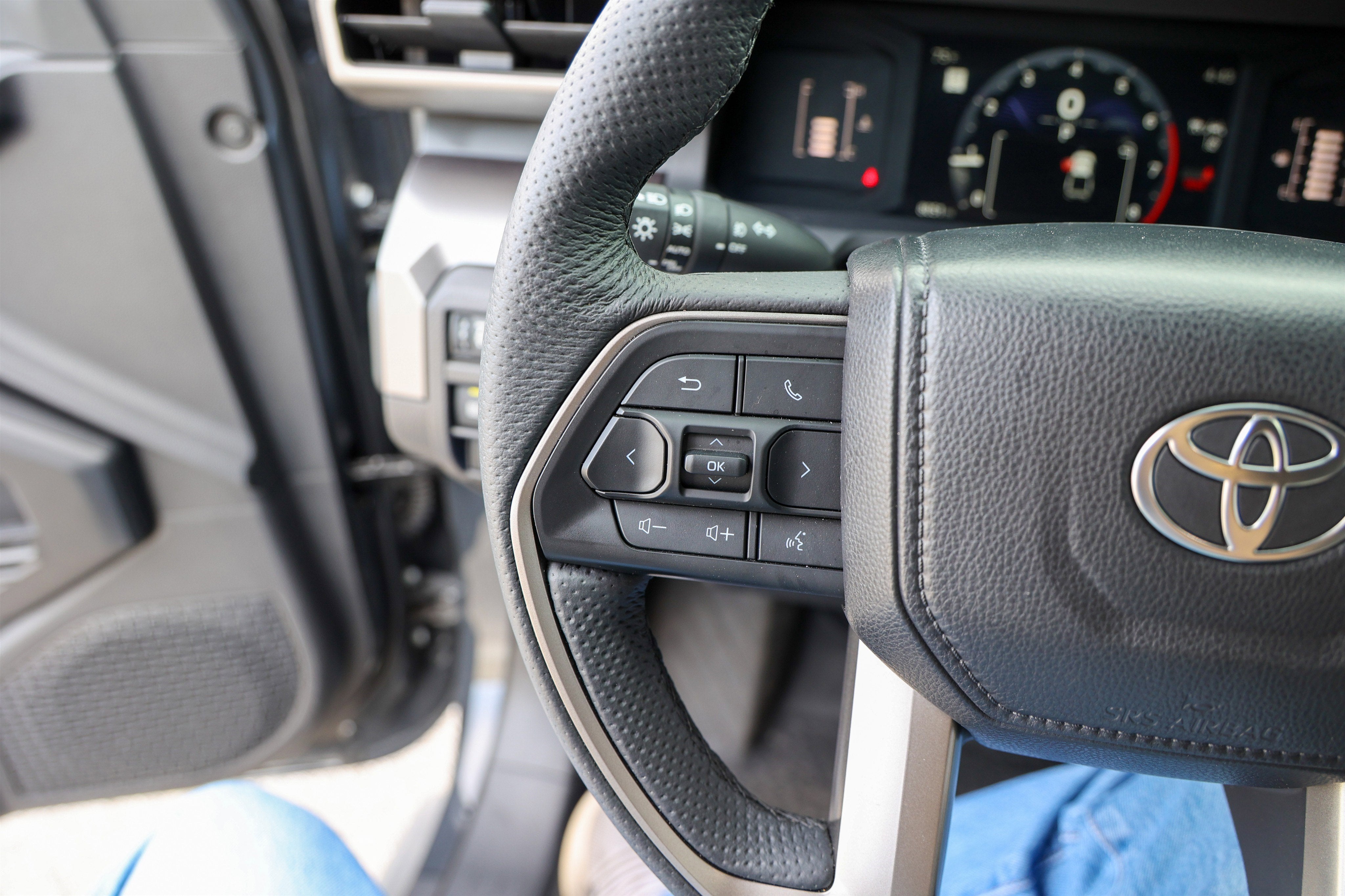2025 Toyota TACOMA SR5 SR5