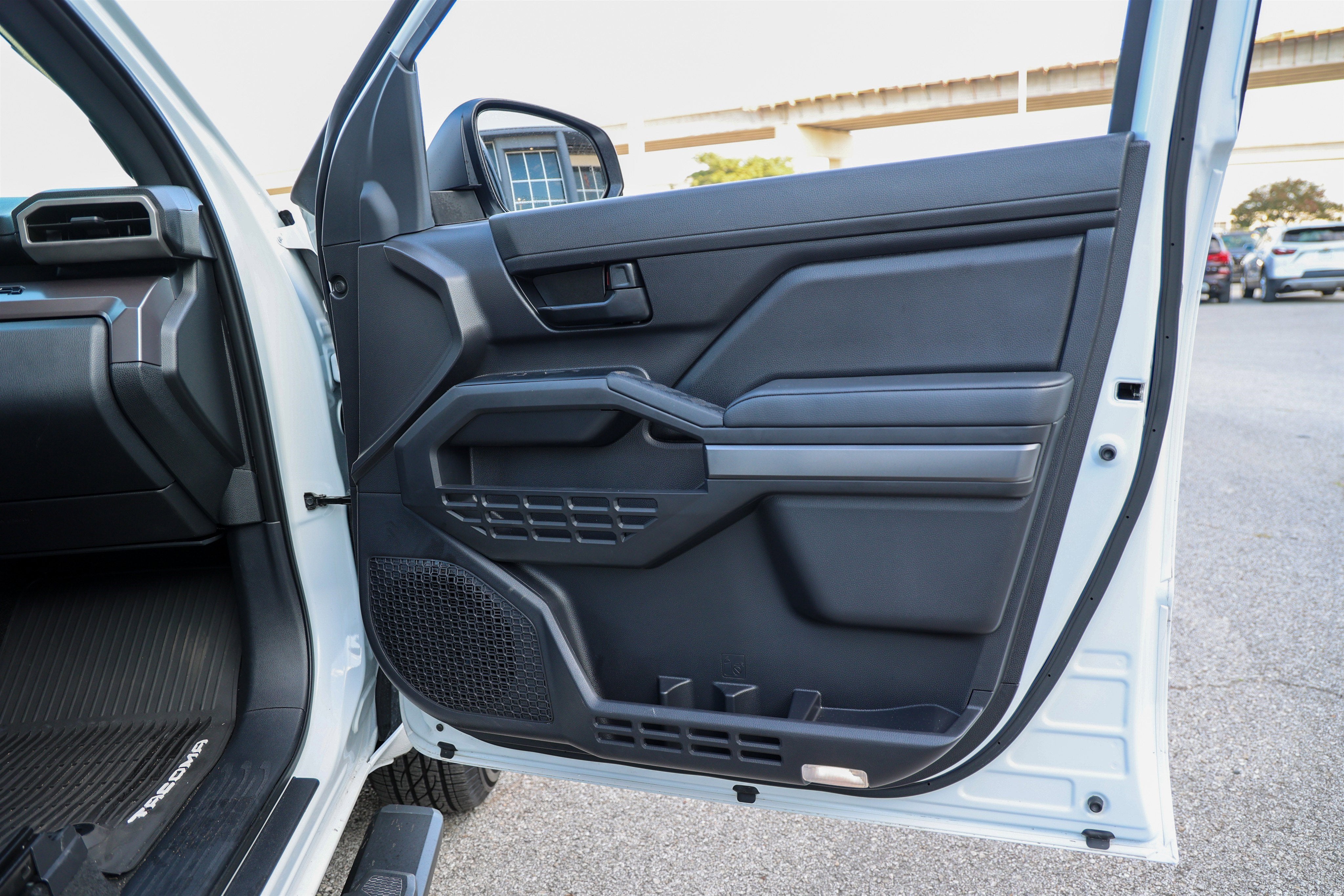 2025 Toyota TACOMA SR5 SR5