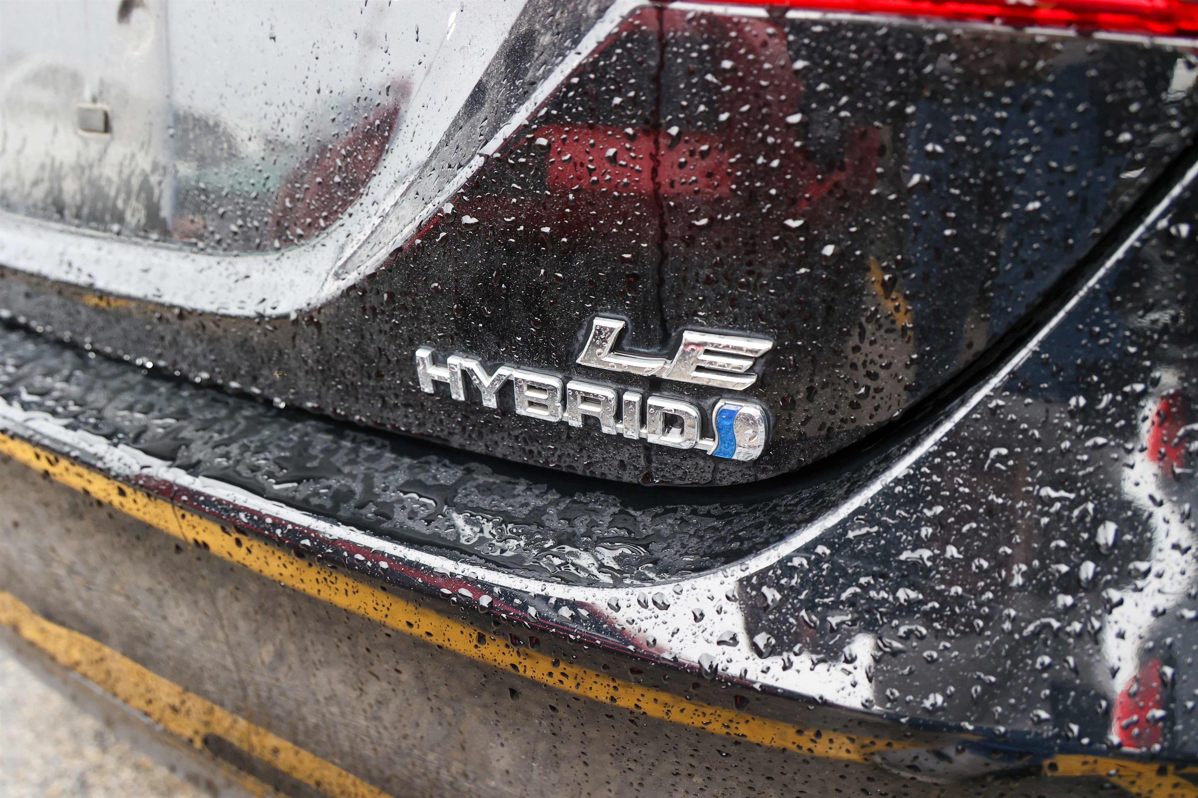 2020 Toyota Camry Hybrid LE