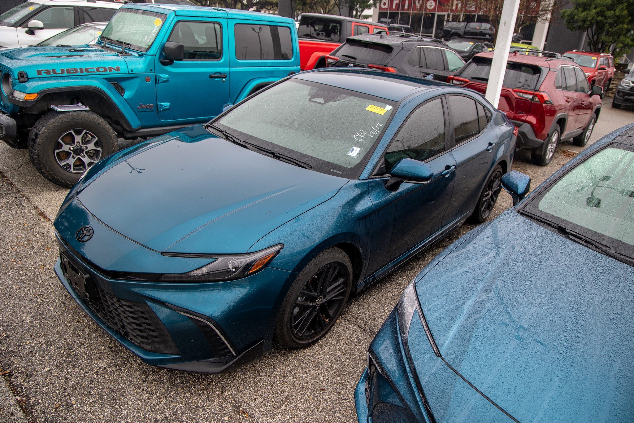 2025 Toyota CAMRY SE