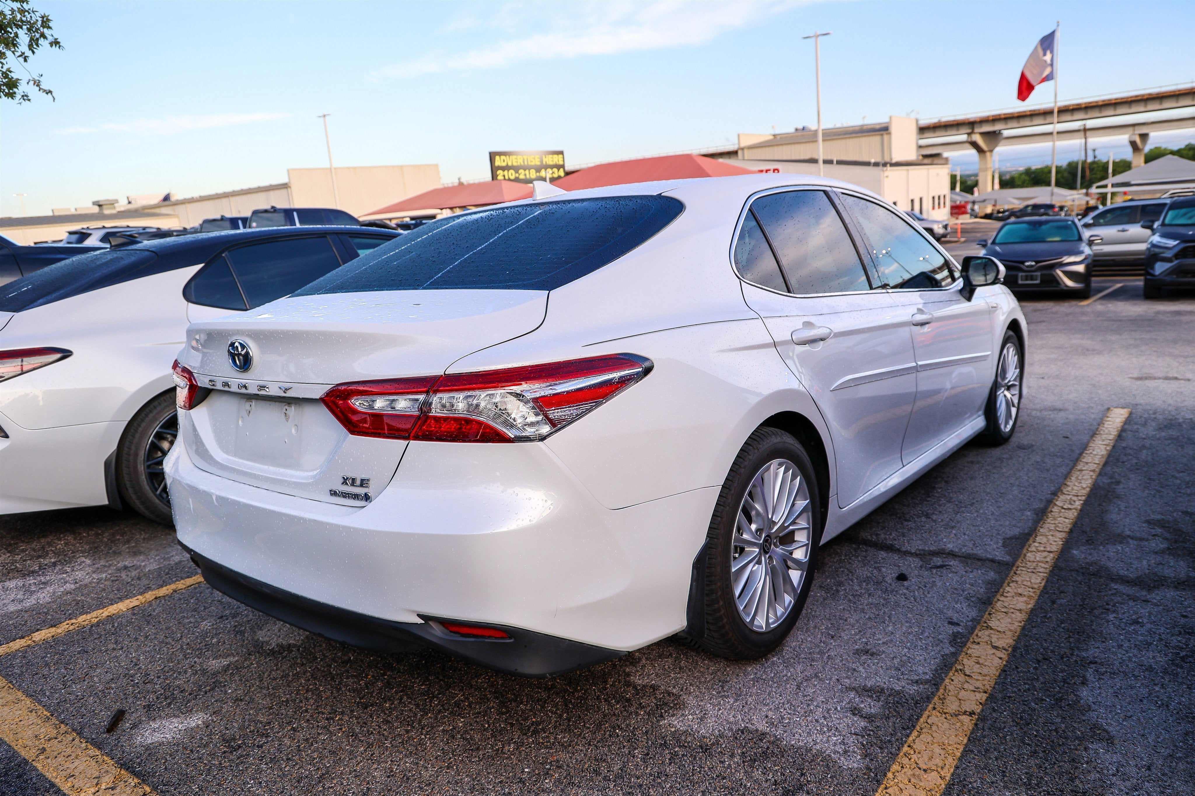 2020 Toyota Camry Hybrid Hybrid XLE
