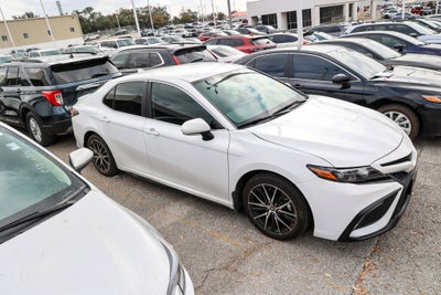 2024 Toyota CAMRY SE