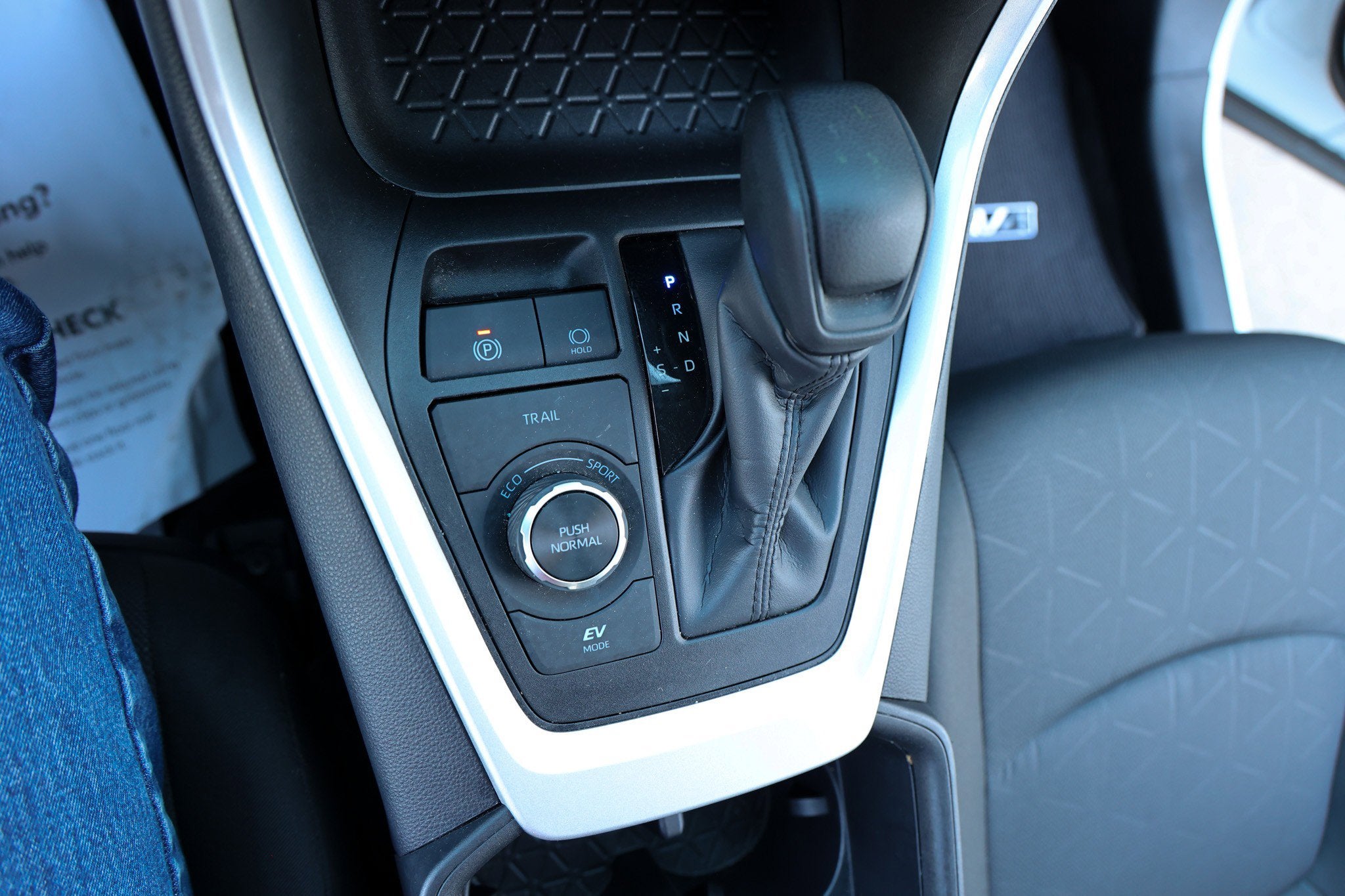 2025 Toyota RAV4 HYBRID Hybrid XLE