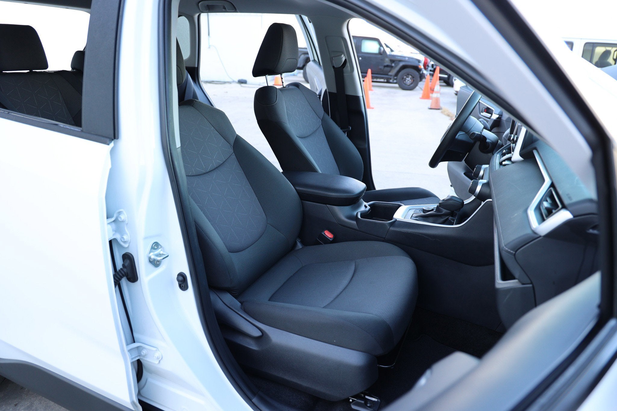 2025 Toyota RAV4 HYBRID Hybrid XLE