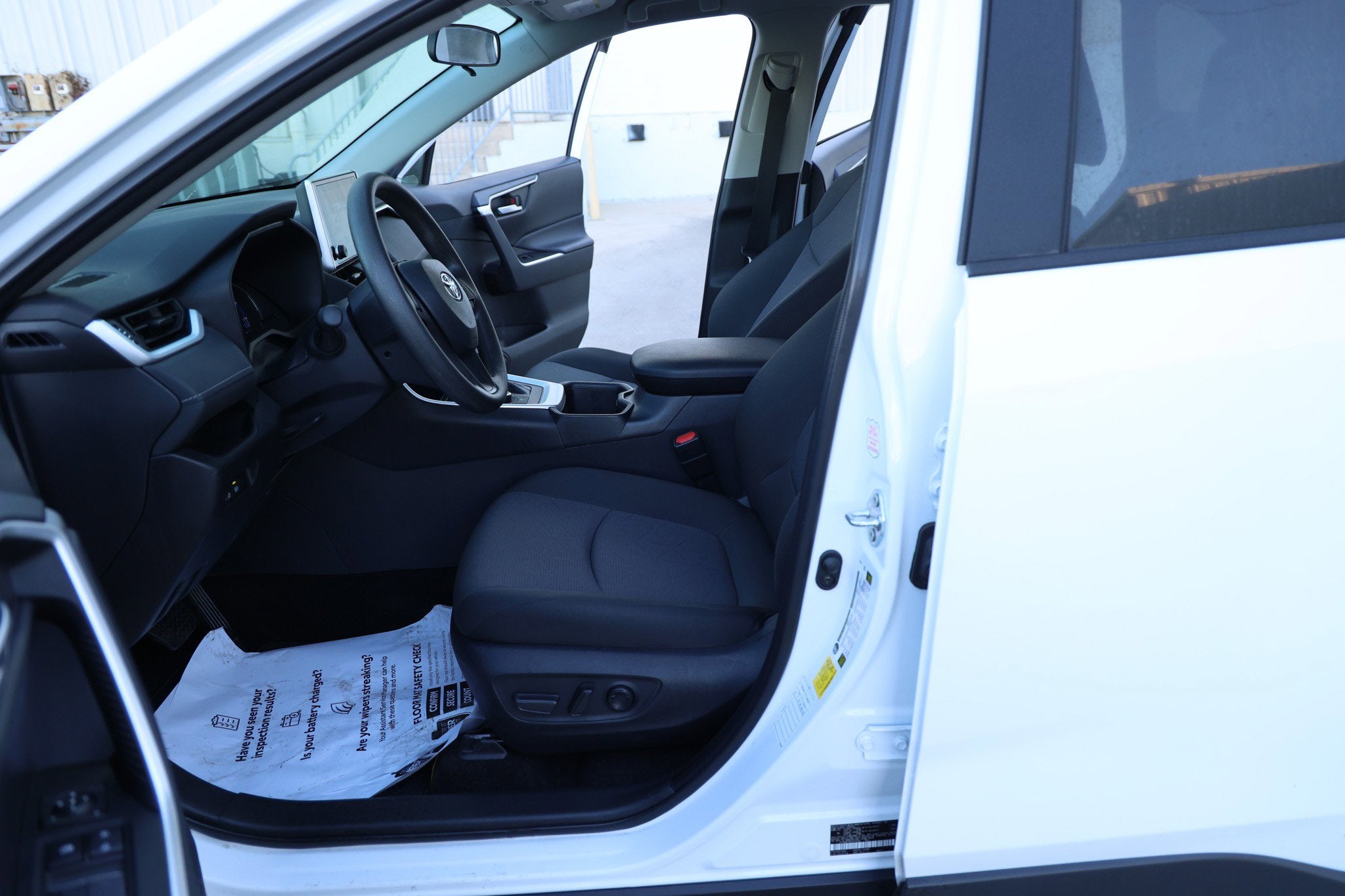 2025 Toyota RAV4 HYBRID Hybrid XLE