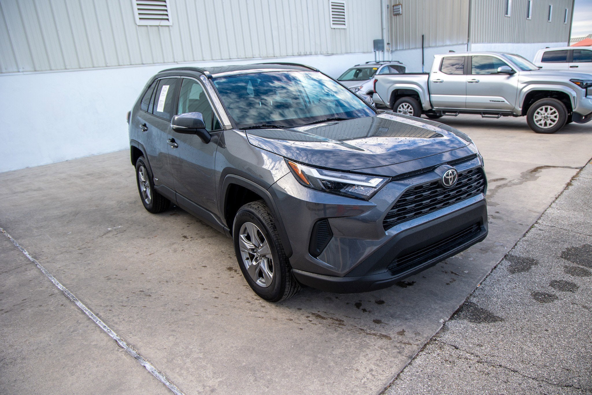 2025 Toyota RAV4 HYBRID Hybrid XLE