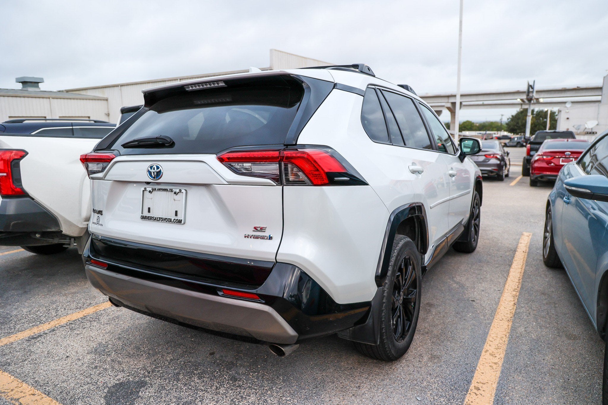 2024 Toyota RAV4 Hybrid SE