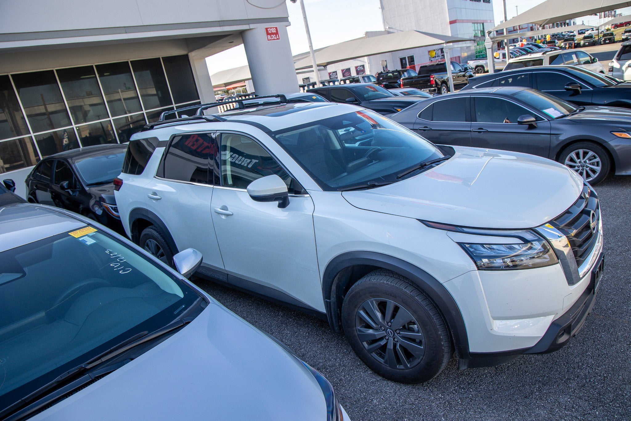 2024 Nissan Pathfinder SV