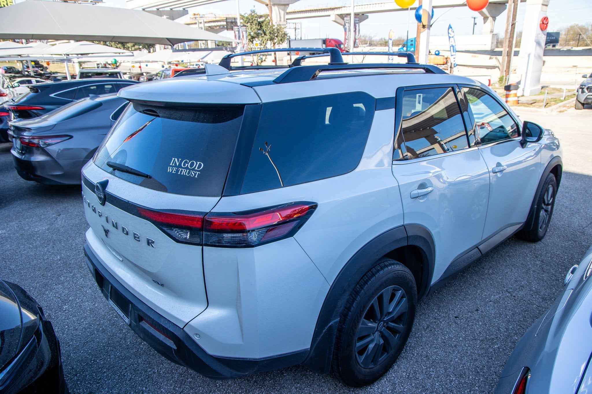 2024 Nissan Pathfinder SV