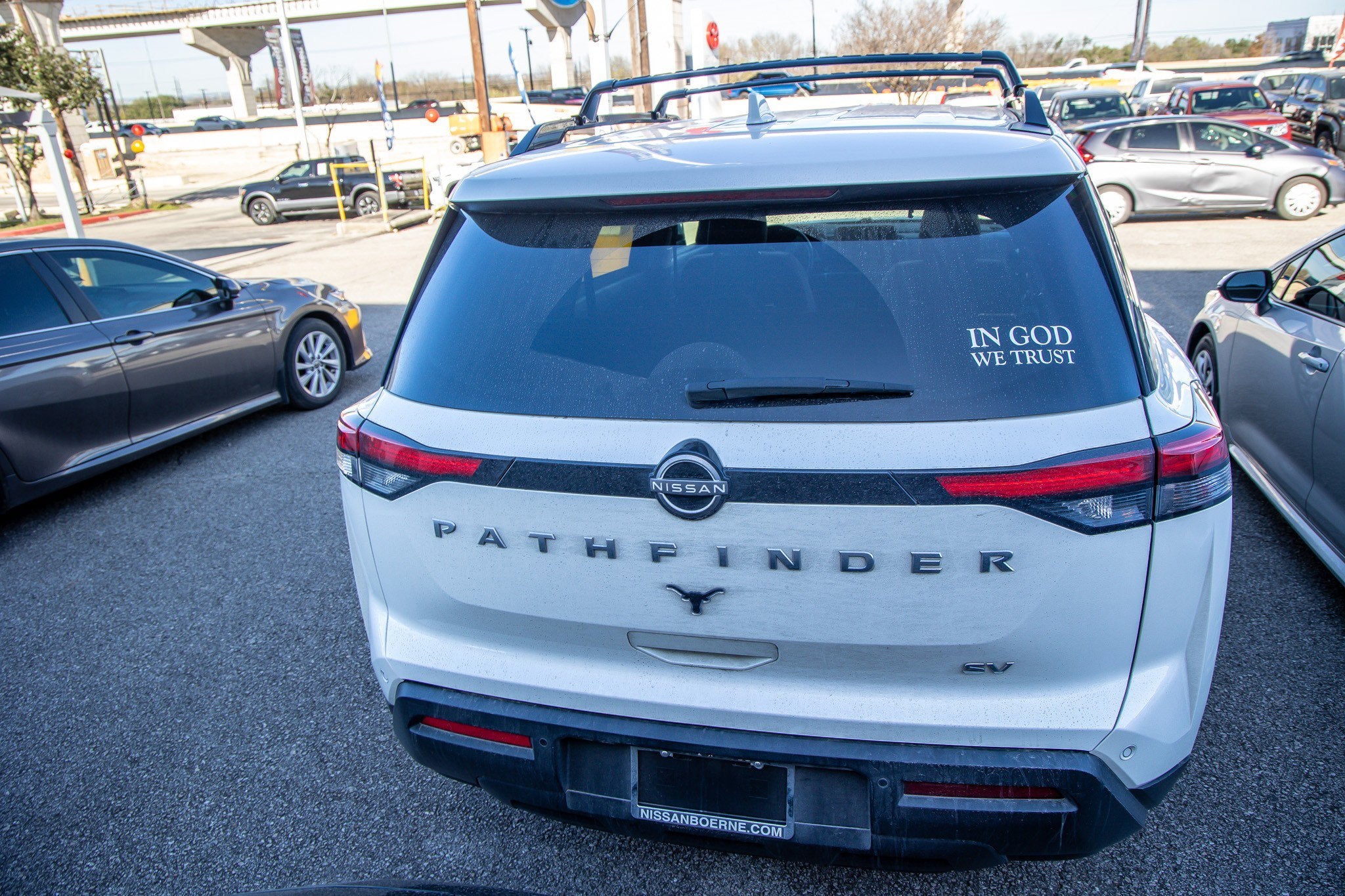 2024 Nissan Pathfinder SV