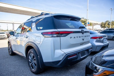 2024 Nissan Pathfinder SV