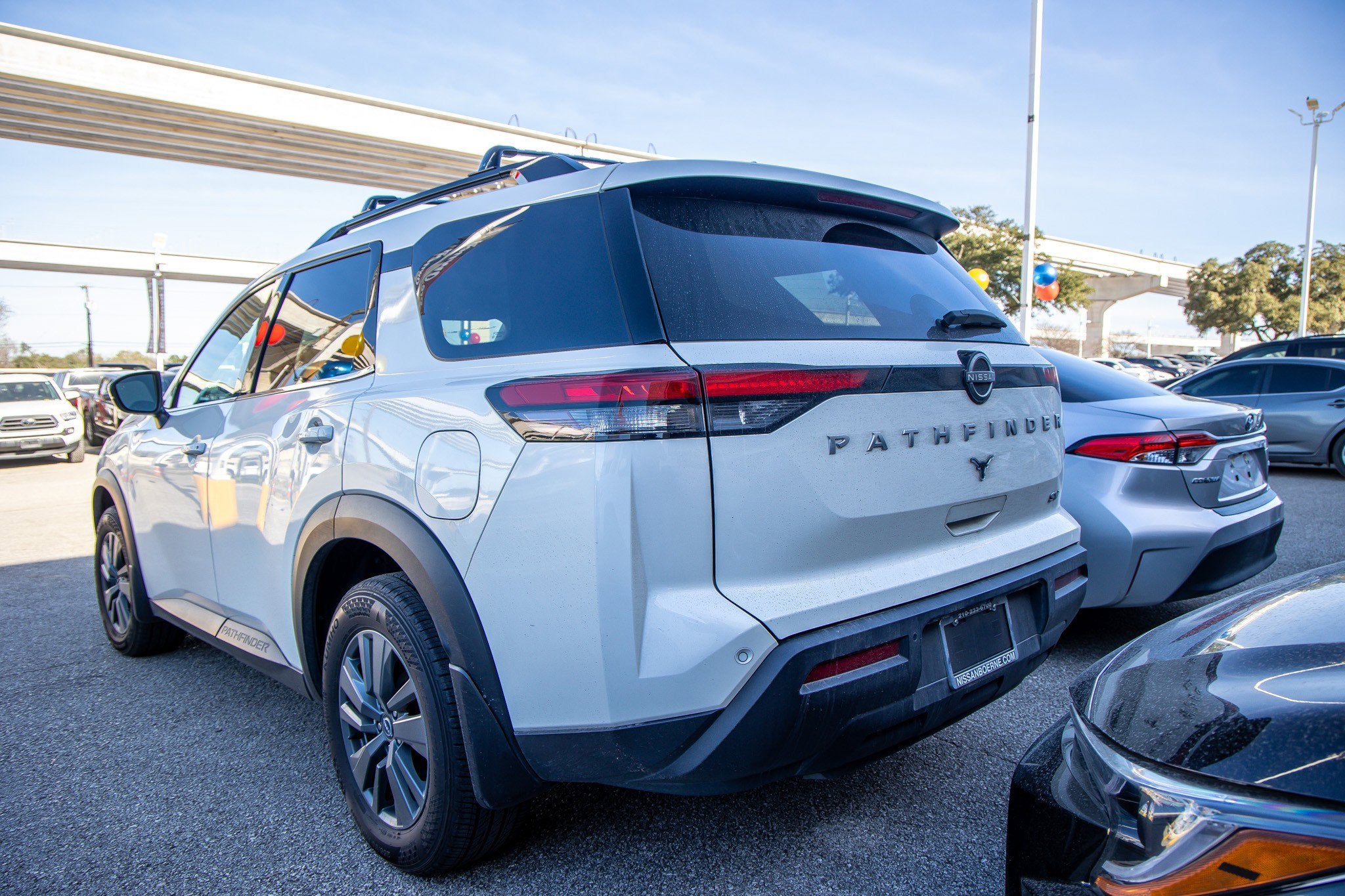 2024 Nissan Pathfinder SV