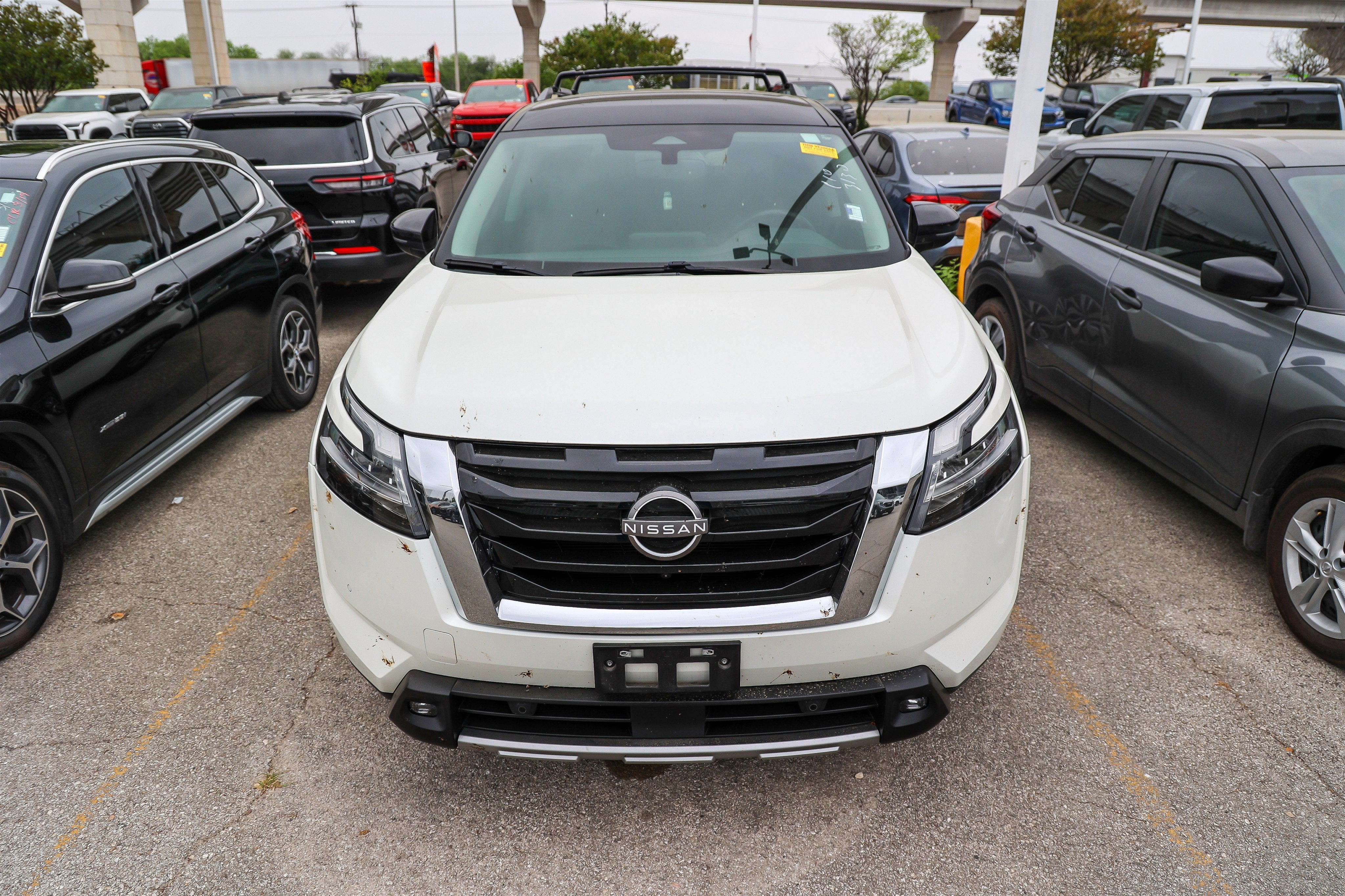 2022 Nissan Pathfinder SL