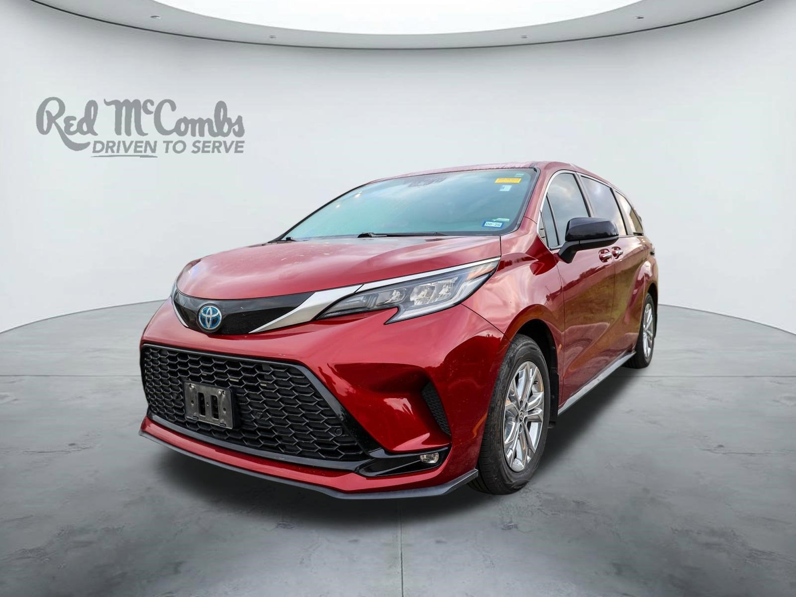 2022 Toyota Sienna XSE 7-Passenger Hybrid AWD's photo