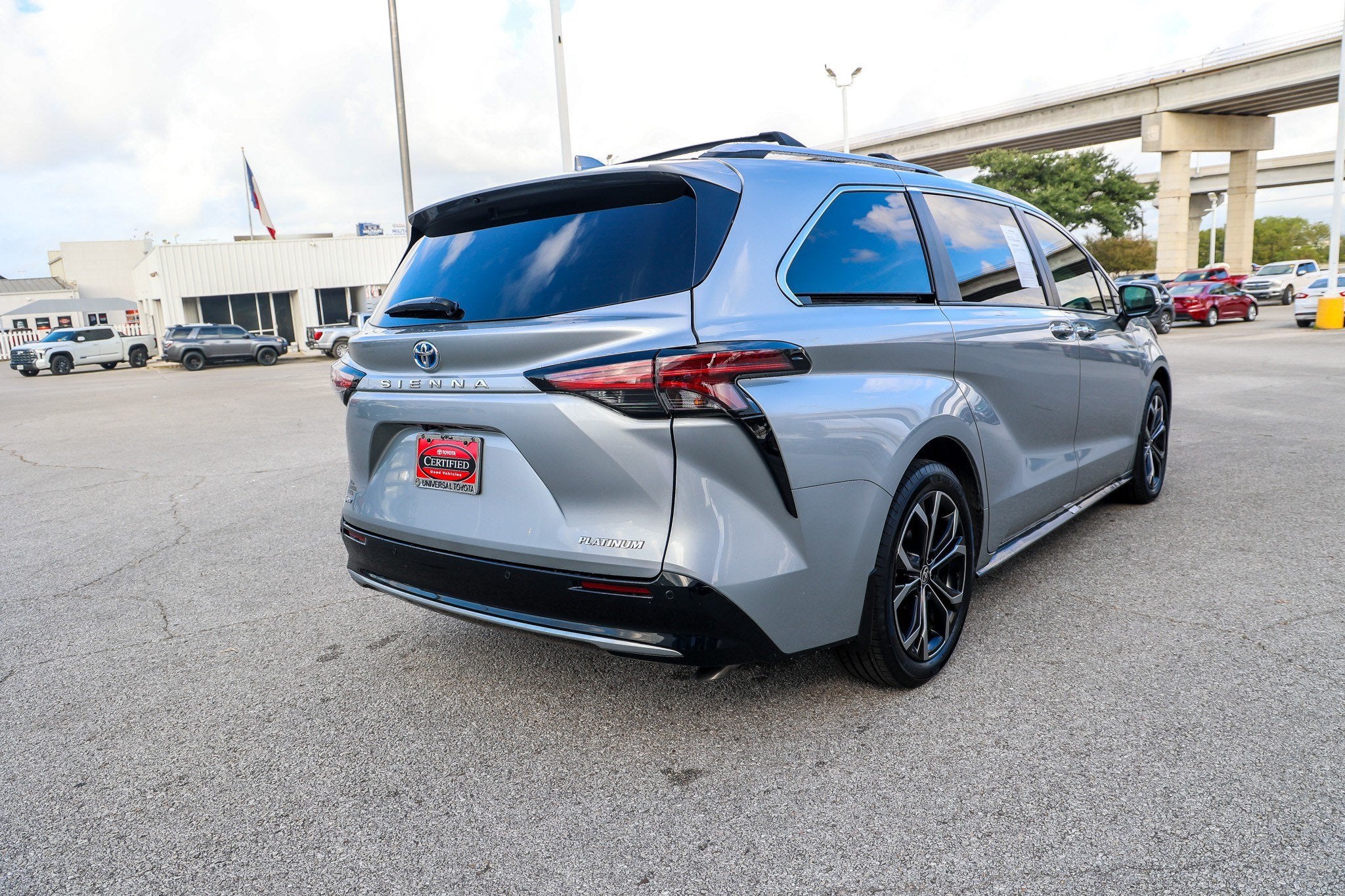 2025 Toyota Sienna Platinum