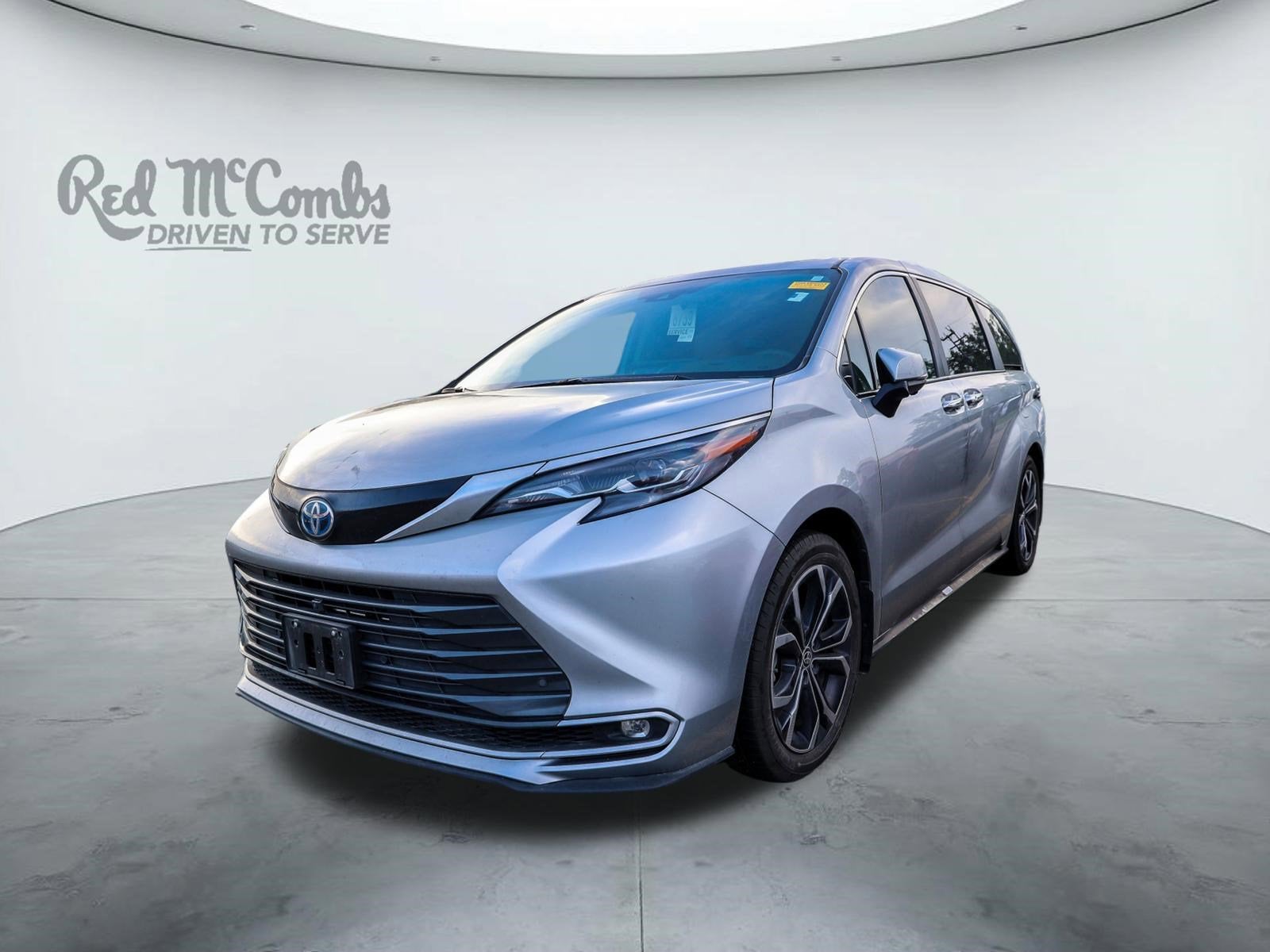 2025 Toyota Sienna Platinum 7-Passenger Hybrid FWD's photo