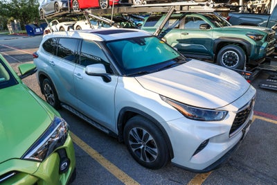 2022 Toyota HIGHLANDER XLE