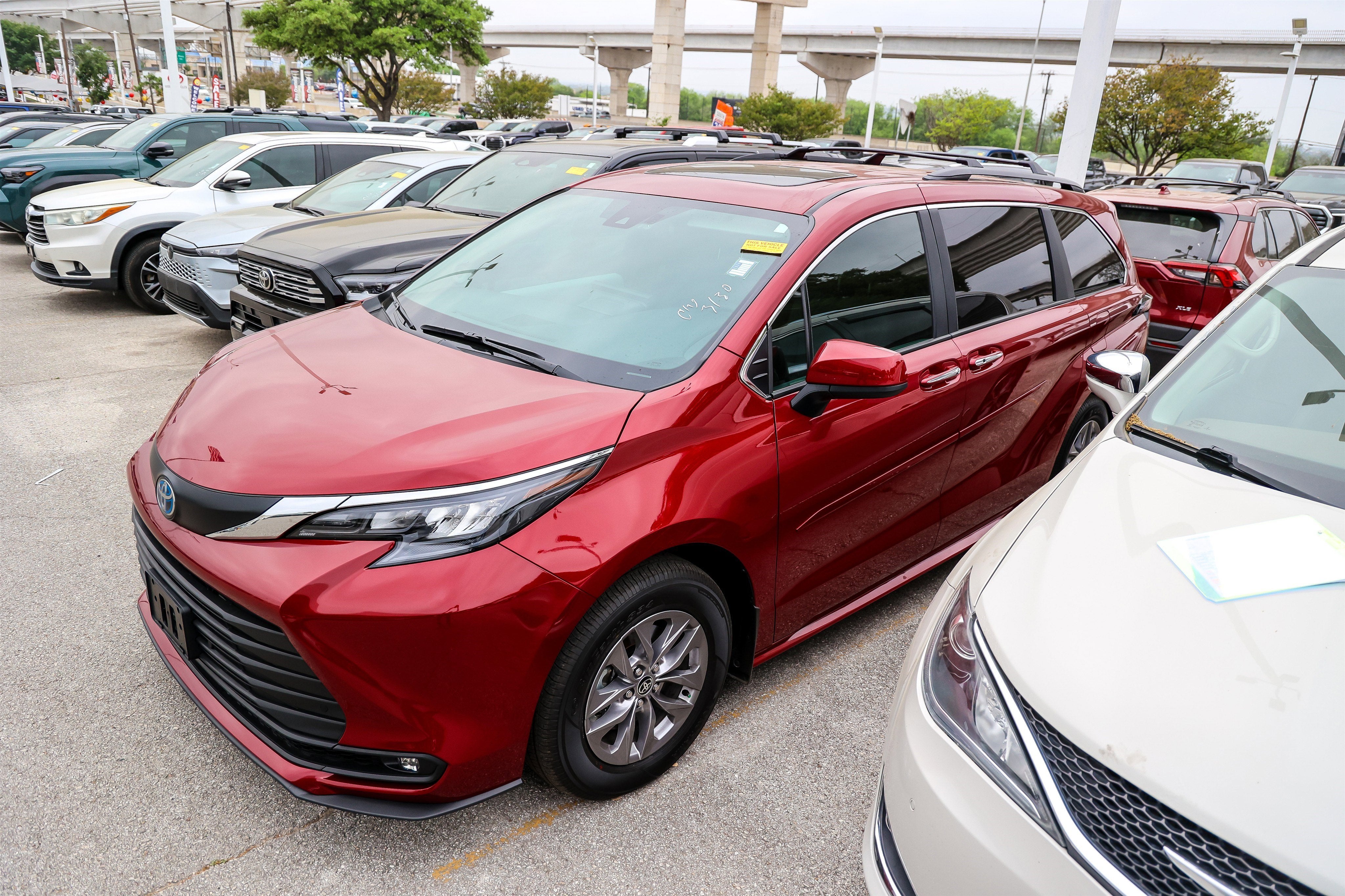 2025 Toyota SIENNA XLE XLE