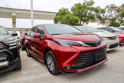 2025 Toyota SIENNA XLE XLE