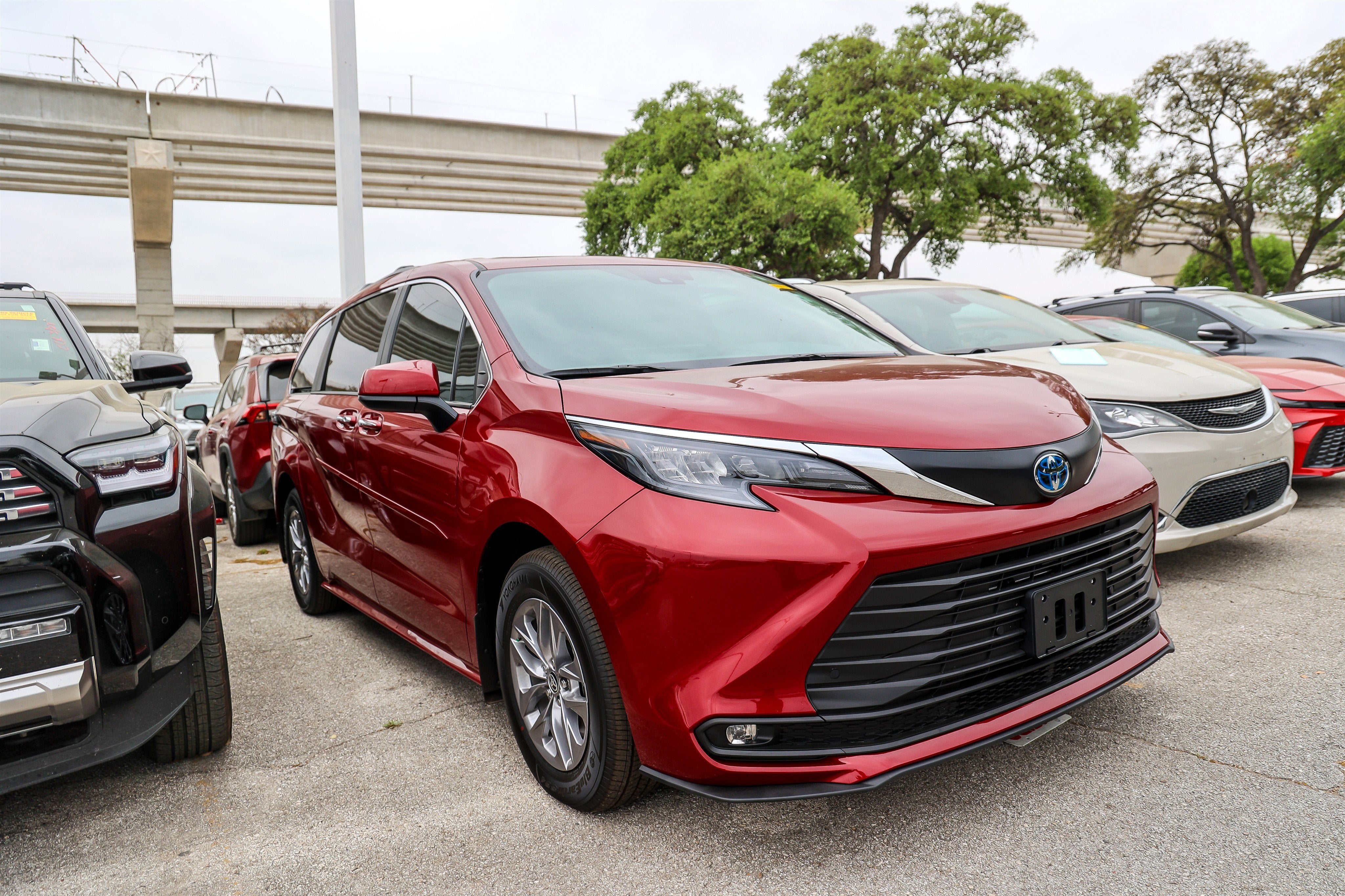 2025 Toyota SIENNA XLE XLE