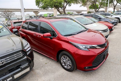 2025 Toyota SIENNA XLE XLE