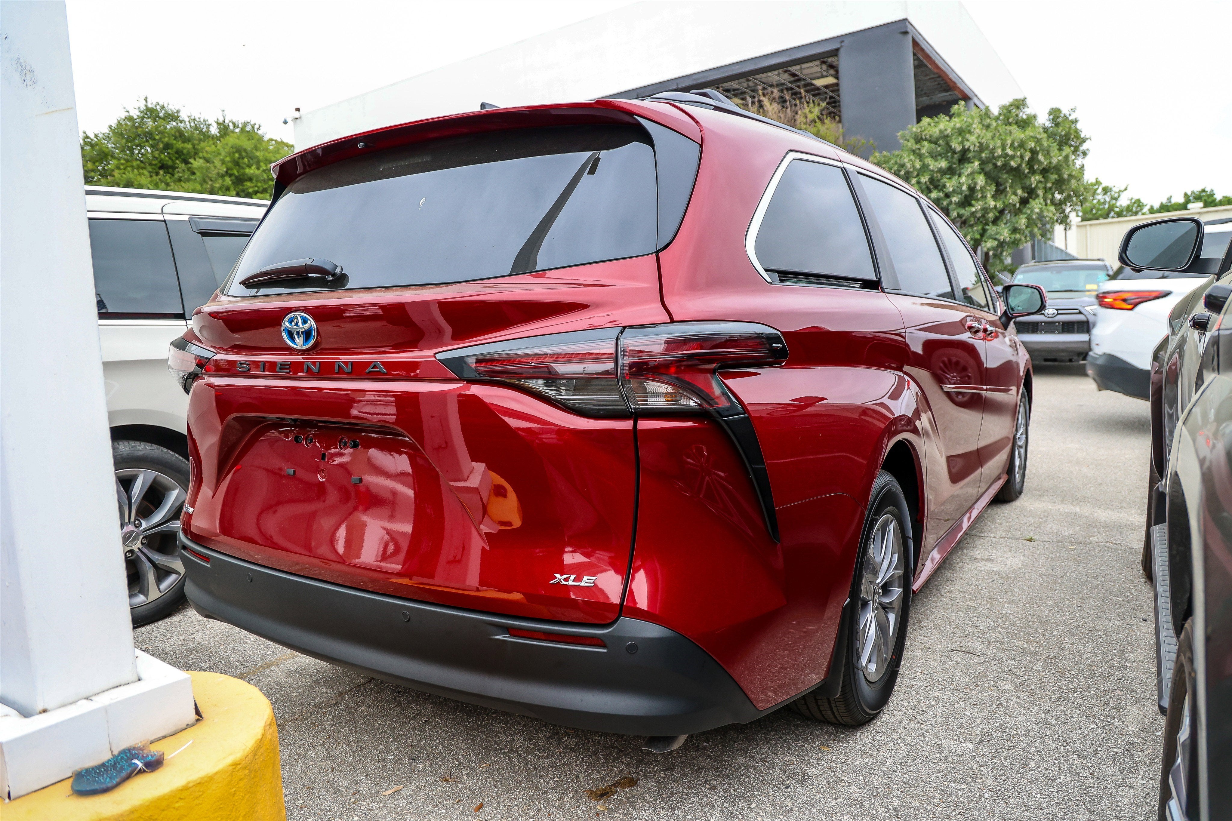 2025 Toyota SIENNA XLE XLE