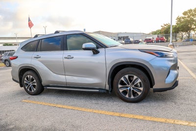 2023 Toyota Highlander Hybrid XLE