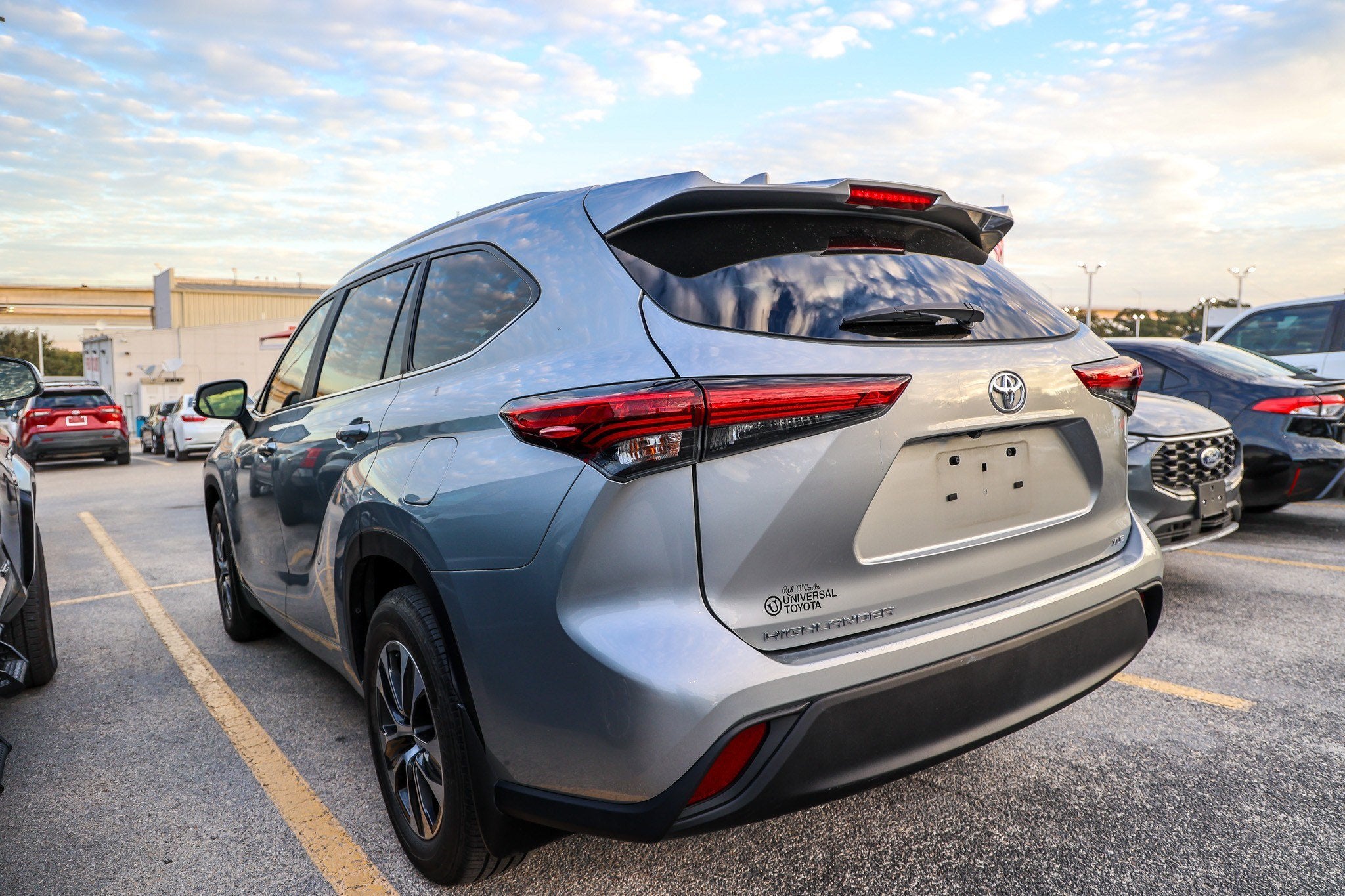 2023 Toyota Highlander LE