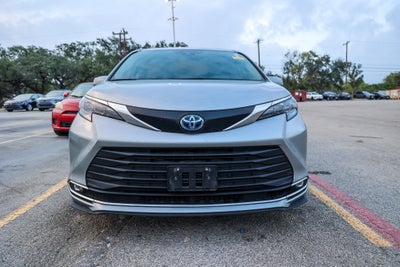 2024 Toyota Sienna XLE