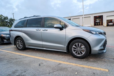 2024 Toyota Sienna XLE
