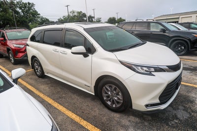 2021 Toyota Sienna XLE
